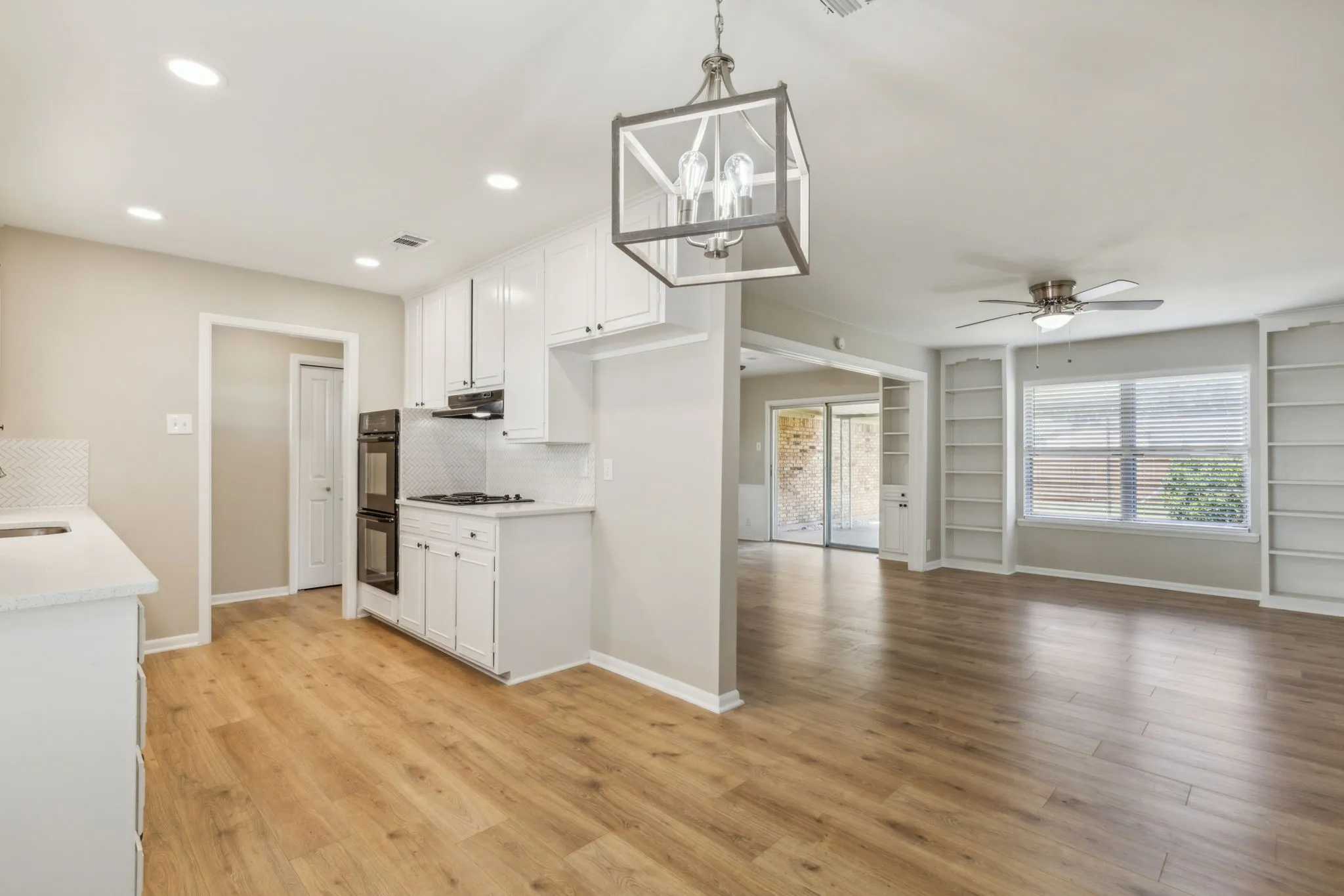 Single Family Residence For Sale in Grayson County , 805 La Salle Drive, Sherman, Texas 75090, 3 Bedroom, 2 Bathroom, 2 Garage spaces, 1,541 Sqft, built in 1964, Preowned, mls#21169142, Real Estate Agent in Sherman, Homes For Sale in Grayson county, Homes For Sale in Sherman, Realtor in Sherman Texas, Real Estate Brokerage Independent Realty Texas, Luminita Cordes Realtor
