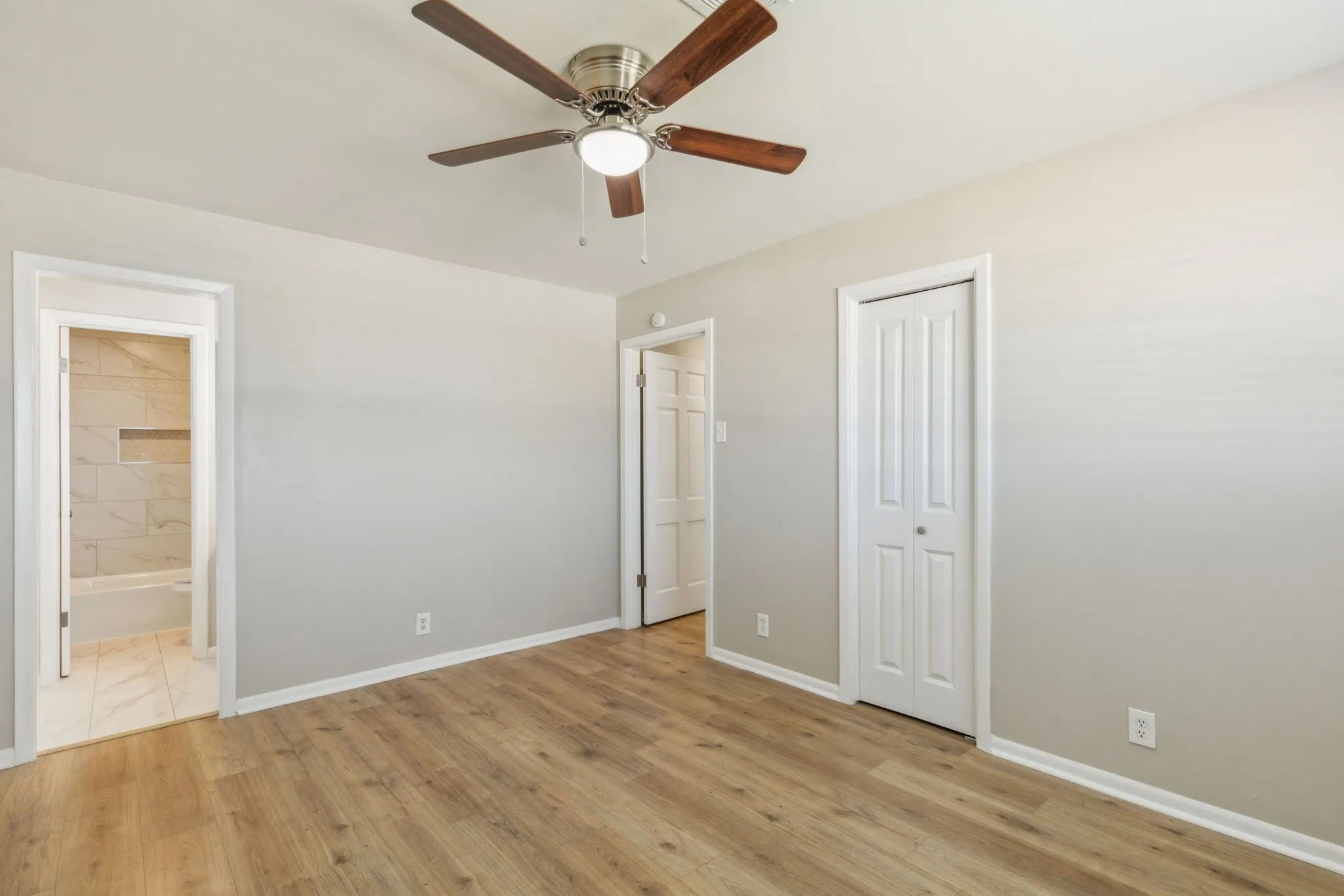 Single Family Residence For Sale in Grayson County , 805 La Salle Drive, Sherman, Texas 75090, 3 Bedroom, 2 Bathroom, 2 Garage spaces, 1,541 Sqft, built in 1964, Preowned, mls#21169142, Real Estate Agent in Sherman, Homes For Sale in Grayson county, Homes For Sale in Sherman, Realtor in Sherman Texas, Real Estate Brokerage Independent Realty Texas, Luminita Cordes Realtor