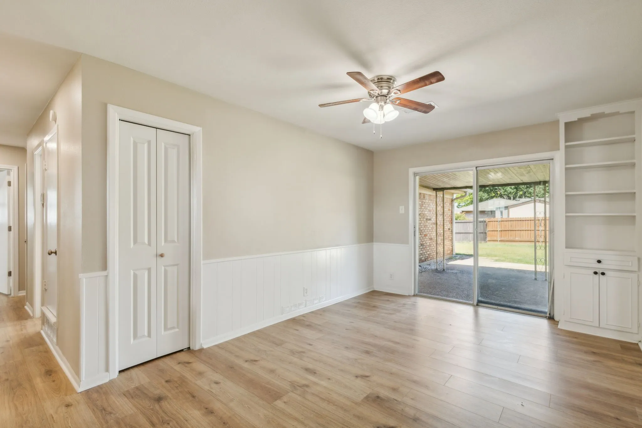 Single Family Residence For Sale in Grayson County , 805 La Salle Drive, Sherman, Texas 75090, 3 Bedroom, 2 Bathroom, 2 Garage spaces, 1,541 Sqft, built in 1964, Preowned, mls#21169142, Real Estate Agent in Sherman, Homes For Sale in Grayson county, Homes For Sale in Sherman, Realtor in Sherman Texas, Real Estate Brokerage Independent Realty Texas, Luminita Cordes Realtor