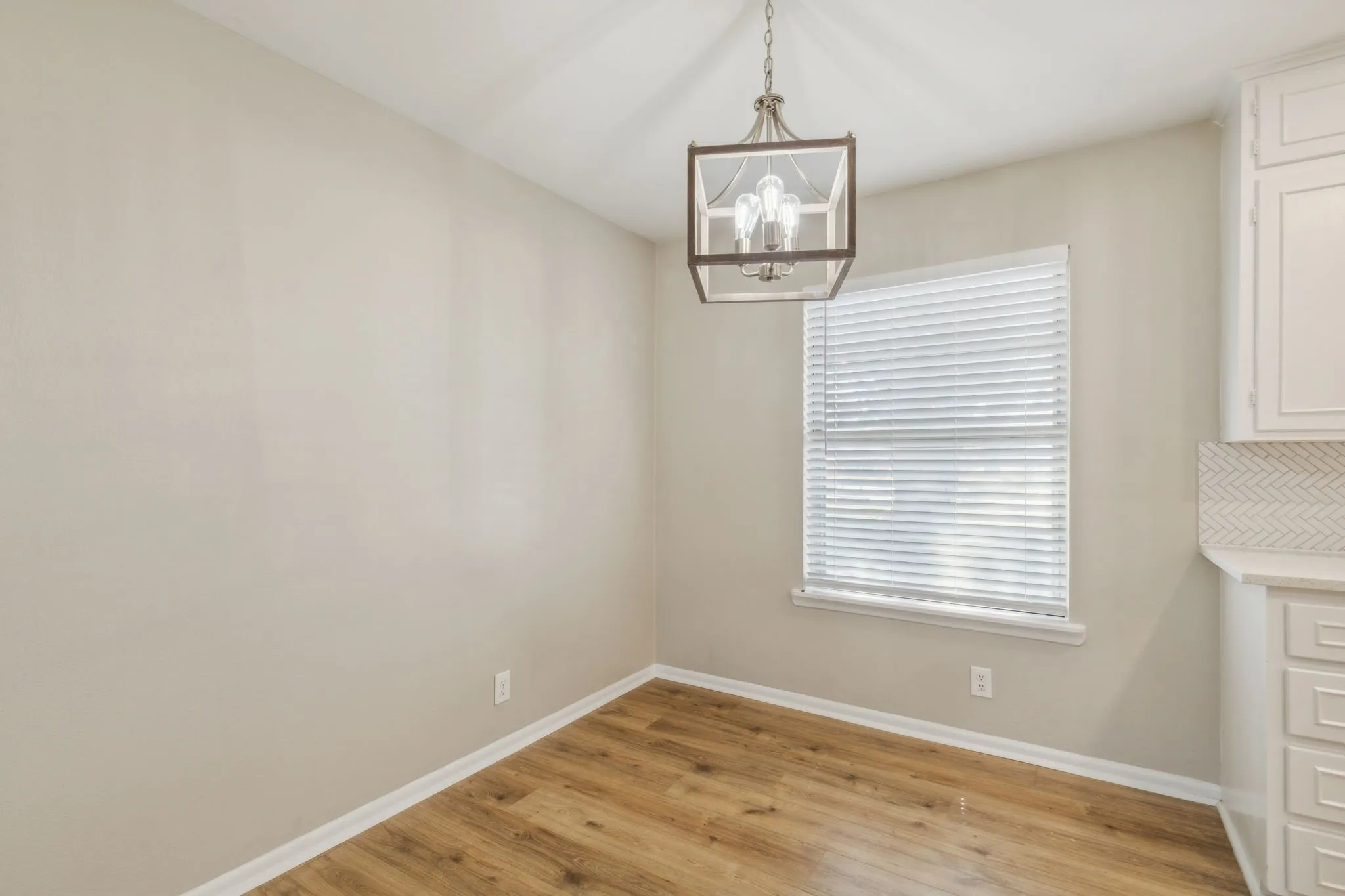 Single Family Residence For Sale in Grayson County , 805 La Salle Drive, Sherman, Texas 75090, 3 Bedroom, 2 Bathroom, 2 Garage spaces, 1,541 Sqft, built in 1964, Preowned, mls#21169142, Real Estate Agent in Sherman, Homes For Sale in Grayson county, Homes For Sale in Sherman, Realtor in Sherman Texas, Real Estate Brokerage Independent Realty Texas, Luminita Cordes Realtor