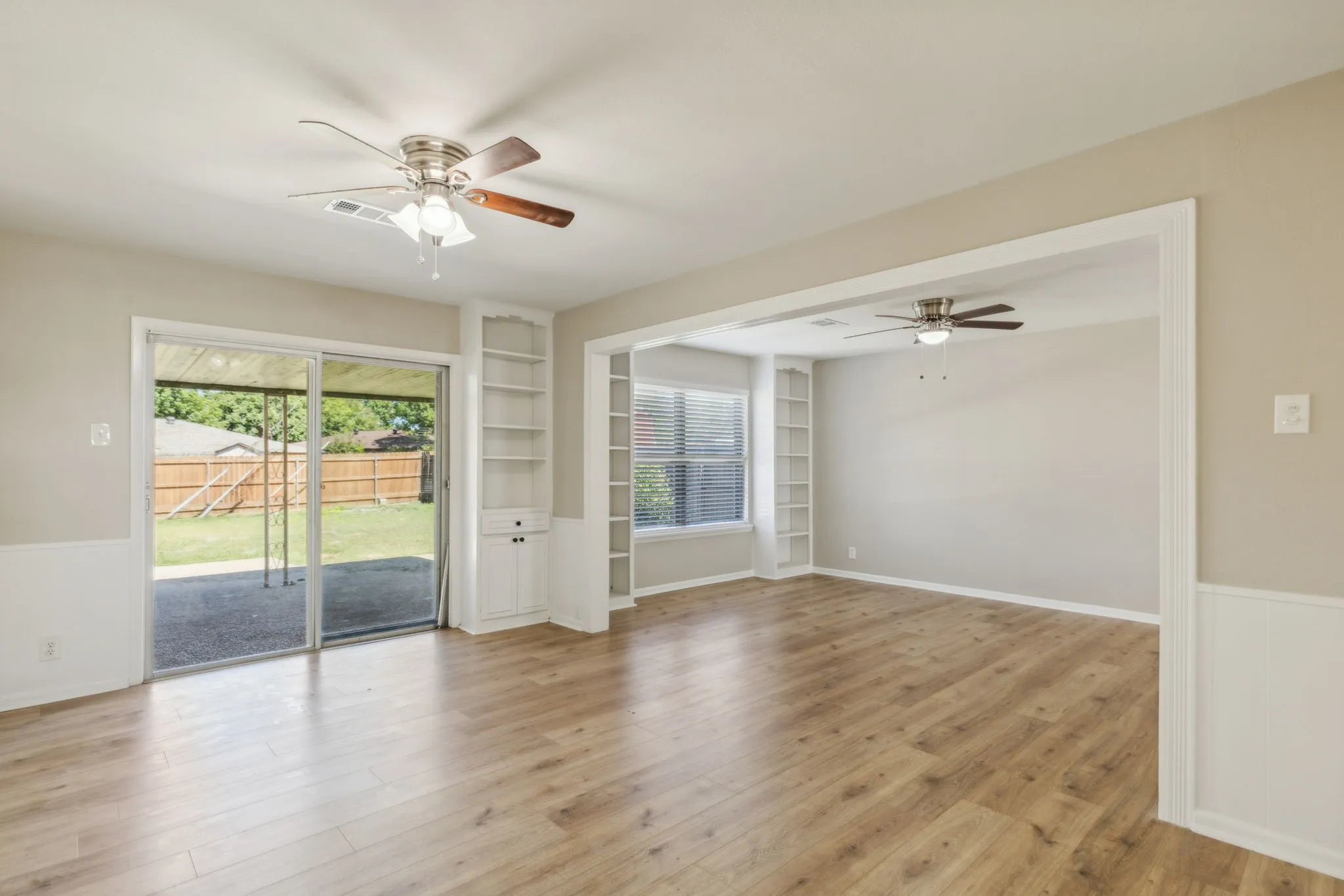 Single Family Residence For Sale in Grayson County , 805 La Salle Drive, Sherman, Texas 75090, 3 Bedroom, 2 Bathroom, 2 Garage spaces, 1,541 Sqft, built in 1964, Preowned, mls#21169142, Real Estate Agent in Sherman, Homes For Sale in Grayson county, Homes For Sale in Sherman, Realtor in Sherman Texas, Real Estate Brokerage Independent Realty Texas, Luminita Cordes Realtor