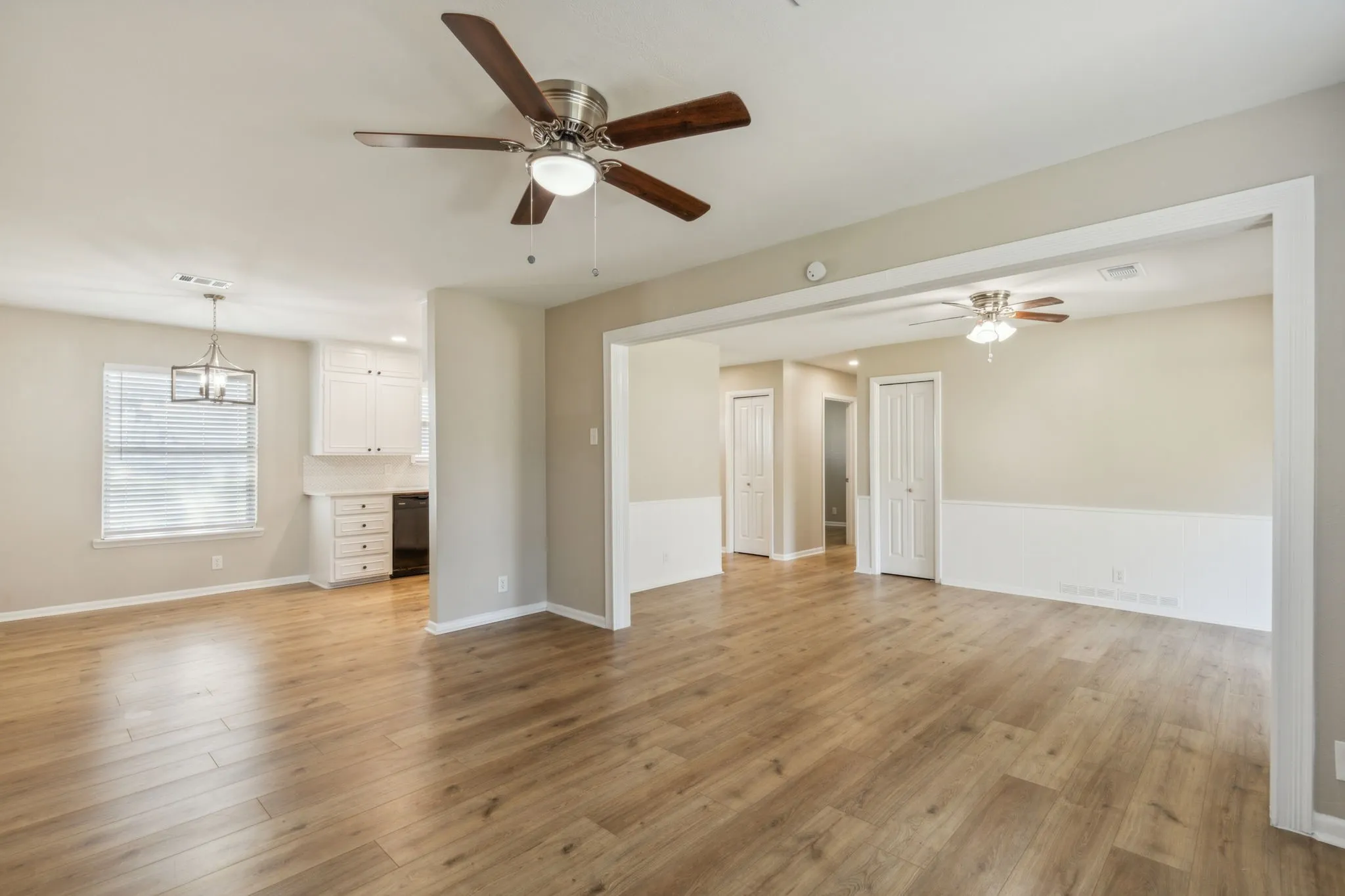 Single Family Residence For Sale in Grayson County , 805 La Salle Drive, Sherman, Texas 75090, 3 Bedroom, 2 Bathroom, 2 Garage spaces, 1,541 Sqft, built in 1964, Preowned, mls#21169142, Real Estate Agent in Sherman, Homes For Sale in Grayson county, Homes For Sale in Sherman, Realtor in Sherman Texas, Real Estate Brokerage Independent Realty Texas, Luminita Cordes Realtor