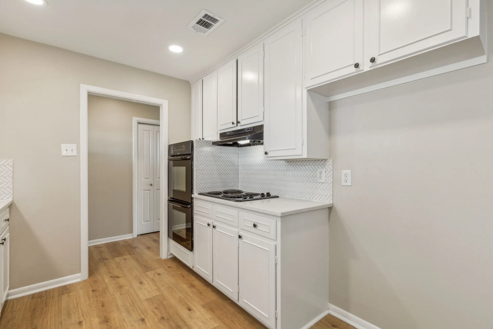Single Family Residence For Sale in Grayson County , 805 La Salle Drive, Sherman, Texas 75090, 3 Bedroom, 2 Bathroom, 2 Garage spaces, 1,541 Sqft, built in 1964, Preowned, mls#21169142, Real Estate Agent in Sherman, Homes For Sale in Grayson county, Homes For Sale in Sherman, Realtor in Sherman Texas, Real Estate Brokerage Independent Realty Texas, Luminita Cordes Realtor