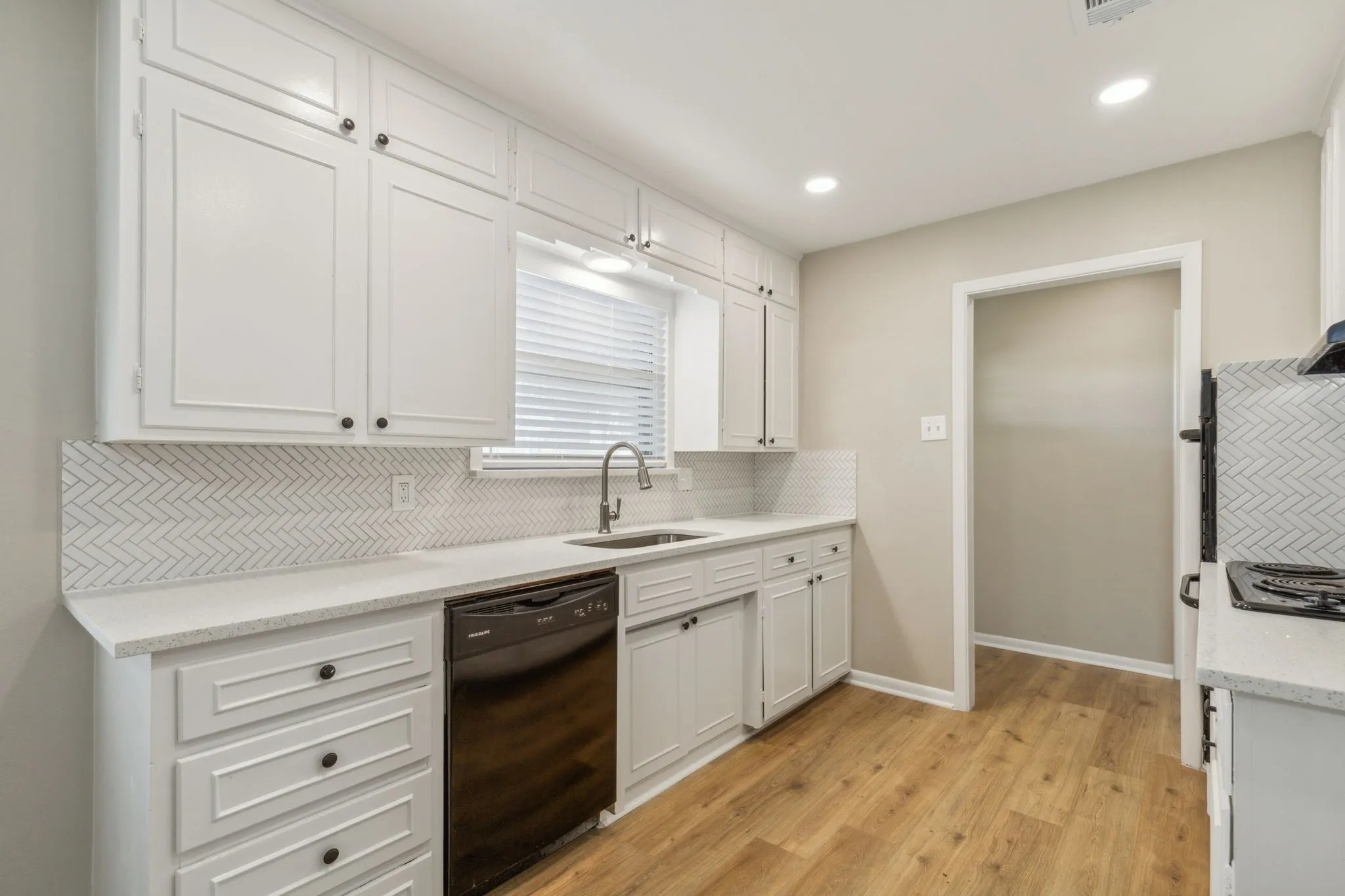 Single Family Residence For Sale in Grayson County , 805 La Salle Drive, Sherman, Texas 75090, 3 Bedroom, 2 Bathroom, 2 Garage spaces, 1,541 Sqft, built in 1964, Preowned, mls#21169142, Real Estate Agent in Sherman, Homes For Sale in Grayson county, Homes For Sale in Sherman, Realtor in Sherman Texas, Real Estate Brokerage Independent Realty Texas, Luminita Cordes Realtor