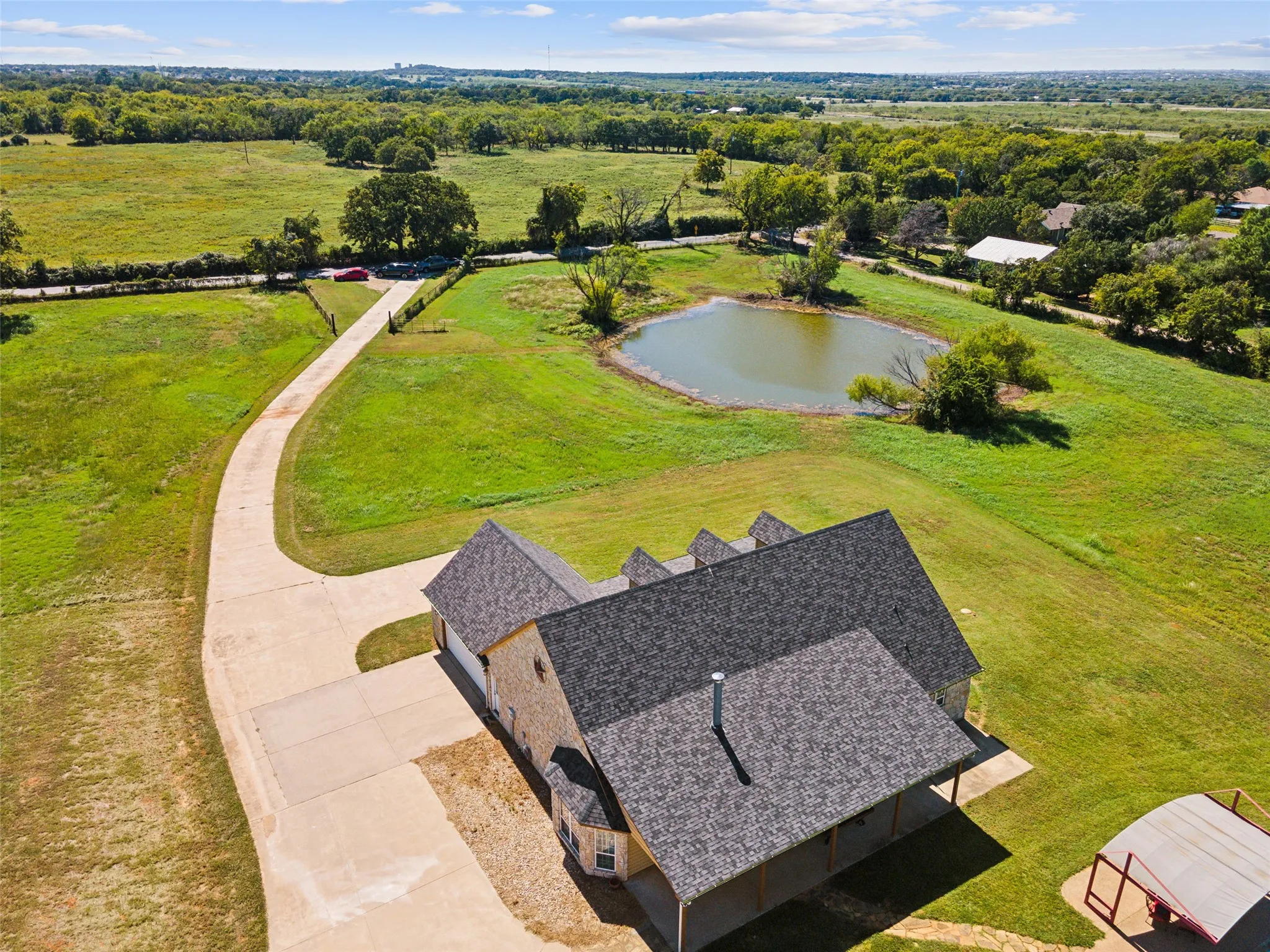 Single Family Residence For Sale in Johnson County , 2250 County Road 913, Joshua, Texas 76058, 3 Bedroom, 3 Bathroom, 2 Garage spaces, 2,270 Sqft, built in 2007, Preowned, mls#21169011, Real Estate Agent in Joshua, Homes For Sale in Johnson county, Homes For Sale in Joshua, Realtor in Joshua Texas, Real Estate Brokerage Independent Realty Texas, Luminita Cordes Realtor