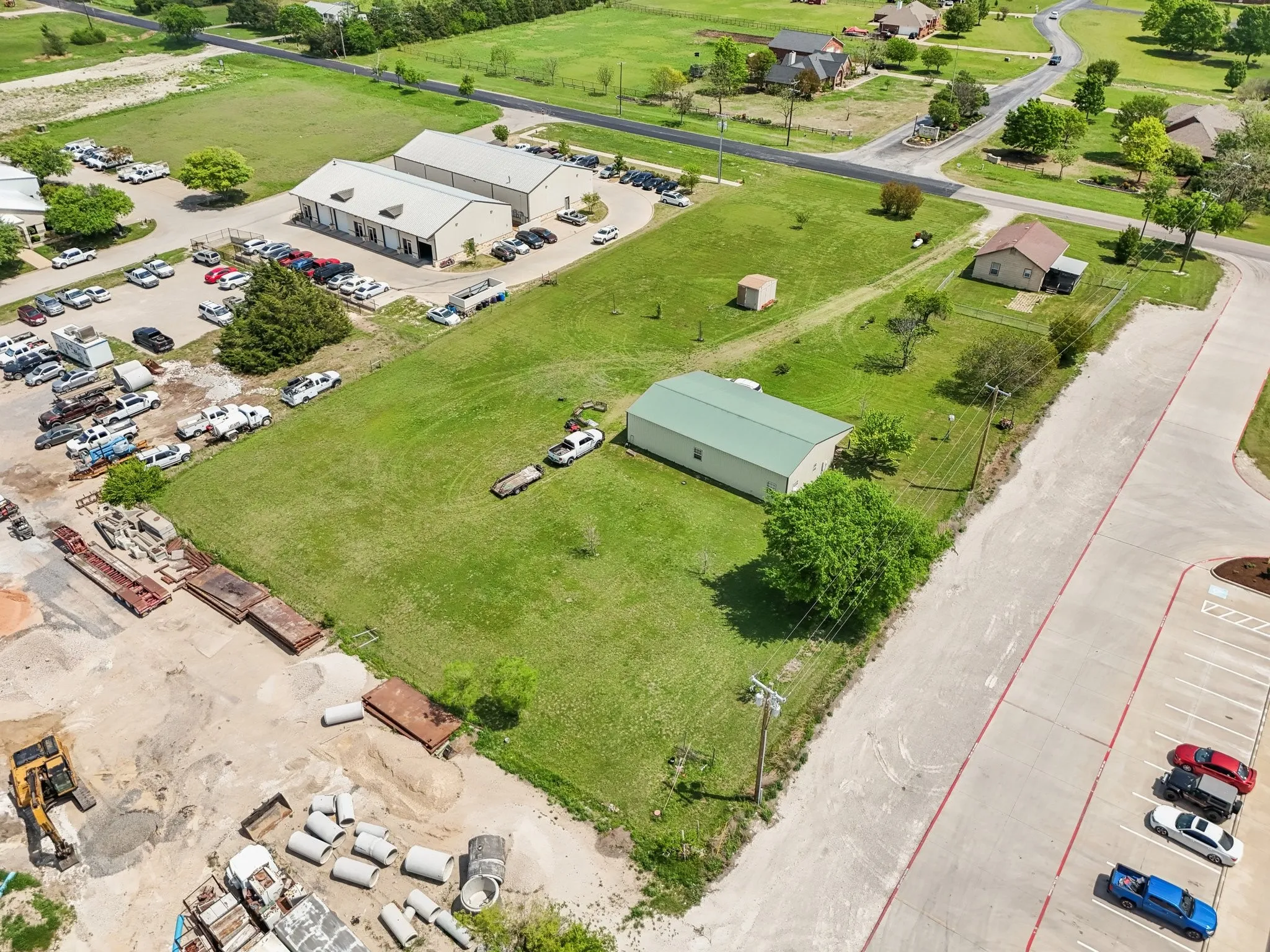 Single Family Residence For Sale in Collin County , 2011 Miller Road, Melissa, Texas 75454, 2 Bedrooms, 1 Bathroom, 3 Garage spaces, 1,155 Sqft, built in 1965, Preowned, Price $1,125,000, mls#21169211, Real Estate Agent in Melissa, Homes For Sale in Collin county, Homes For Sale in Melissa, Realtor in Melissa Texas, Real Estate Brokerage Independent Realty Texas, Luminita Cordes Realtor