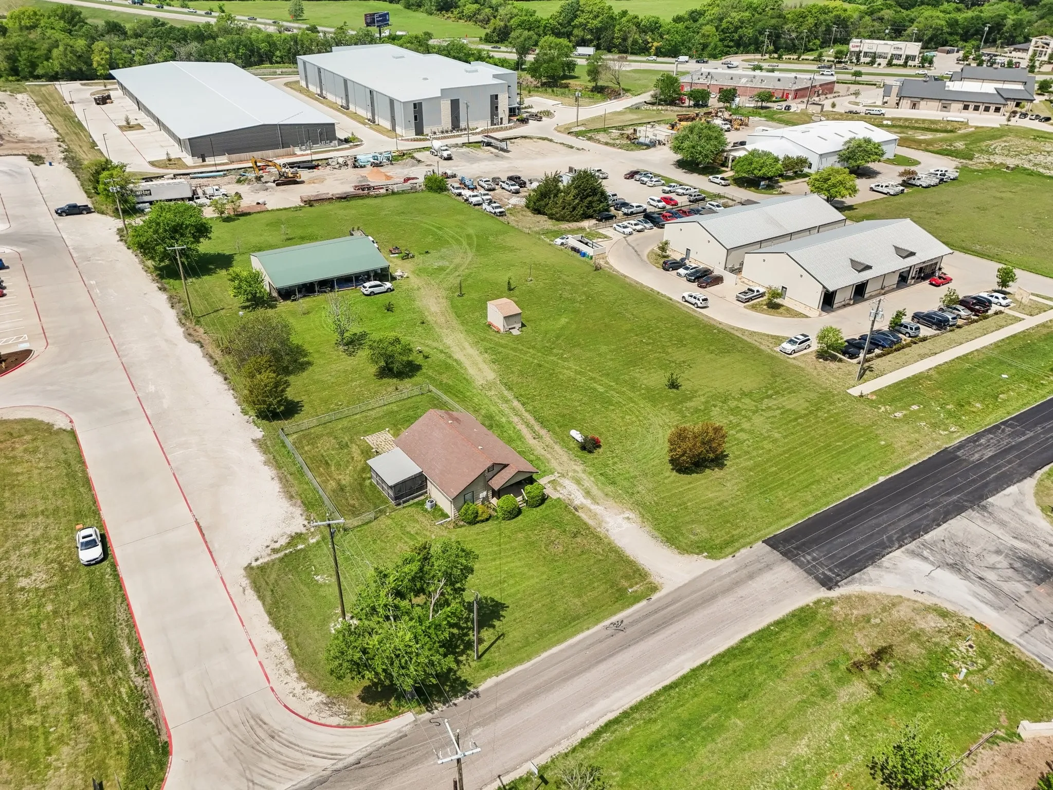 Single Family Residence For Sale in Collin County , 2011 Miller Road, Melissa, Texas 75454, 2 Bedrooms, 1 Bathroom, 3 Garage spaces, 1,155 Sqft, built in 1965, Preowned, Price $1,125,000, mls#21169211, Real Estate Agent in Melissa, Homes For Sale in Collin county, Homes For Sale in Melissa, Realtor in Melissa Texas, Real Estate Brokerage Independent Realty Texas, Luminita Cordes Realtor