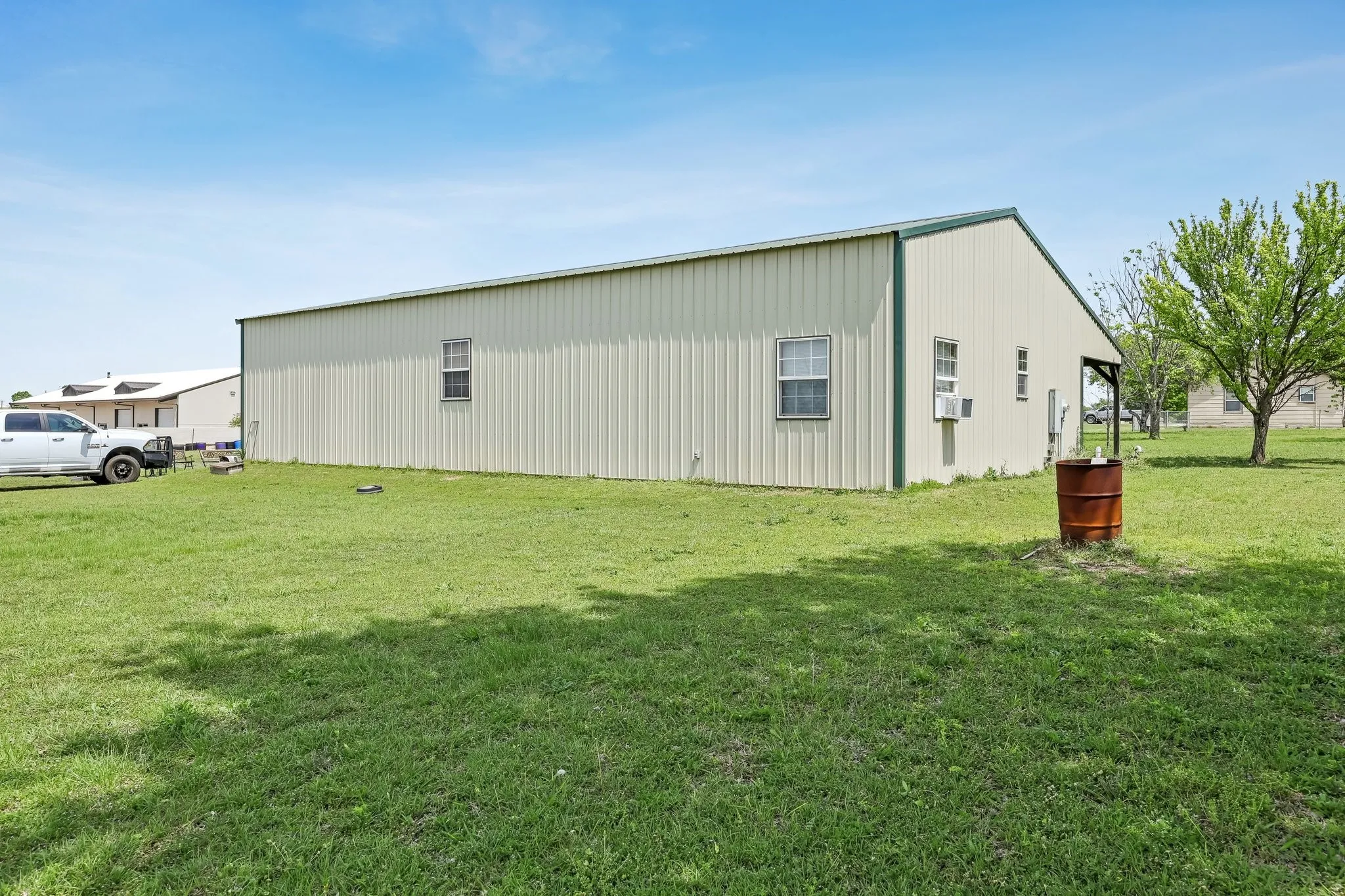 Single Family Residence For Sale in Collin County , 2011 Miller Road, Melissa, Texas 75454, 2 Bedrooms, 1 Bathroom, 3 Garage spaces, 1,155 Sqft, built in 1965, Preowned, Price $1,125,000, mls#21169211, Real Estate Agent in Melissa, Homes For Sale in Collin county, Homes For Sale in Melissa, Realtor in Melissa Texas, Real Estate Brokerage Independent Realty Texas, Luminita Cordes Realtor