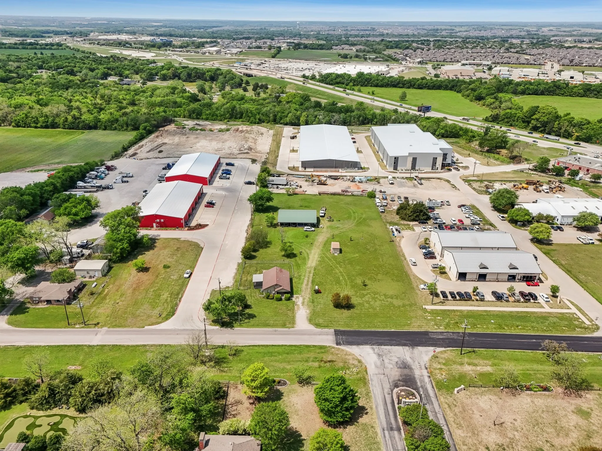Single Family Residence For Sale in Collin County , 2011 Miller Road, Melissa, Texas 75454, 2 Bedrooms, 1 Bathroom, 3 Garage spaces, 1,155 Sqft, built in 1965, Preowned, Price $1,125,000, mls#21169211, Real Estate Agent in Melissa, Homes For Sale in Collin county, Homes For Sale in Melissa, Realtor in Melissa Texas, Real Estate Brokerage Independent Realty Texas, Luminita Cordes Realtor