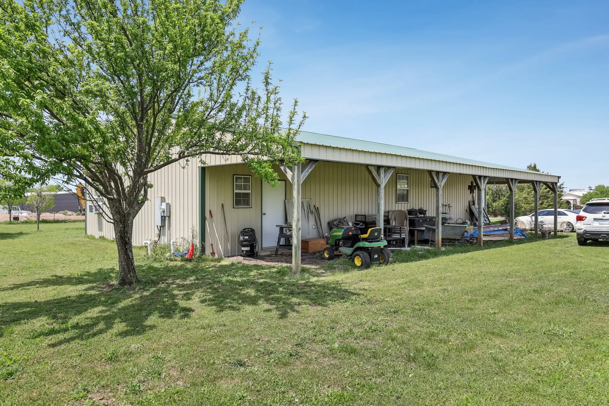 Single Family Residence For Sale in Collin County , 2011 Miller Road, Melissa, Texas 75454, 2 Bedrooms, 1 Bathroom, 3 Garage spaces, 1,155 Sqft, built in 1965, Preowned, Price $1,125,000, mls#21169211, Real Estate Agent in Melissa, Homes For Sale in Collin county, Homes For Sale in Melissa, Realtor in Melissa Texas, Real Estate Brokerage Independent Realty Texas, Luminita Cordes Realtor