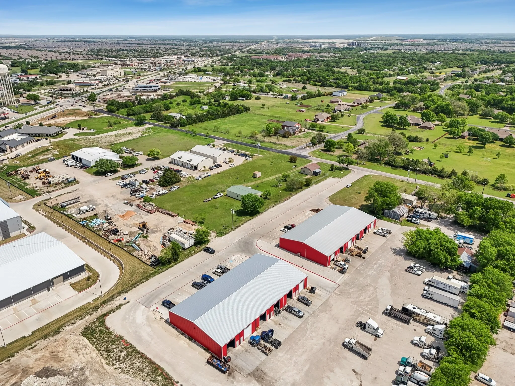 Single Family Residence For Sale in Collin County , 2011 Miller Road, Melissa, Texas 75454, 2 Bedrooms, 1 Bathroom, 3 Garage spaces, 1,155 Sqft, built in 1965, Preowned, Price $1,125,000, mls#21169211, Real Estate Agent in Melissa, Homes For Sale in Collin county, Homes For Sale in Melissa, Realtor in Melissa Texas, Real Estate Brokerage Independent Realty Texas, Luminita Cordes Realtor