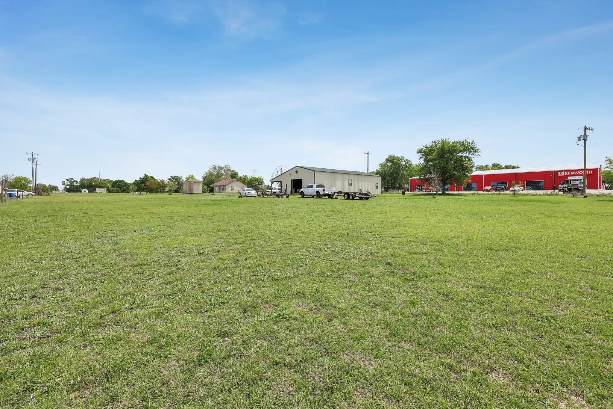 Single Family Residence For Sale in Collin County , 2011 Miller Road, Melissa, Texas 75454, 2 Bedrooms, 1 Bathroom, 3 Garage spaces, 1,155 Sqft, built in 1965, Preowned, Price $1,125,000, mls#21169211, Real Estate Agent in Melissa, Homes For Sale in Collin county, Homes For Sale in Melissa, Realtor in Melissa Texas, Real Estate Brokerage Independent Realty Texas, Luminita Cordes Realtor