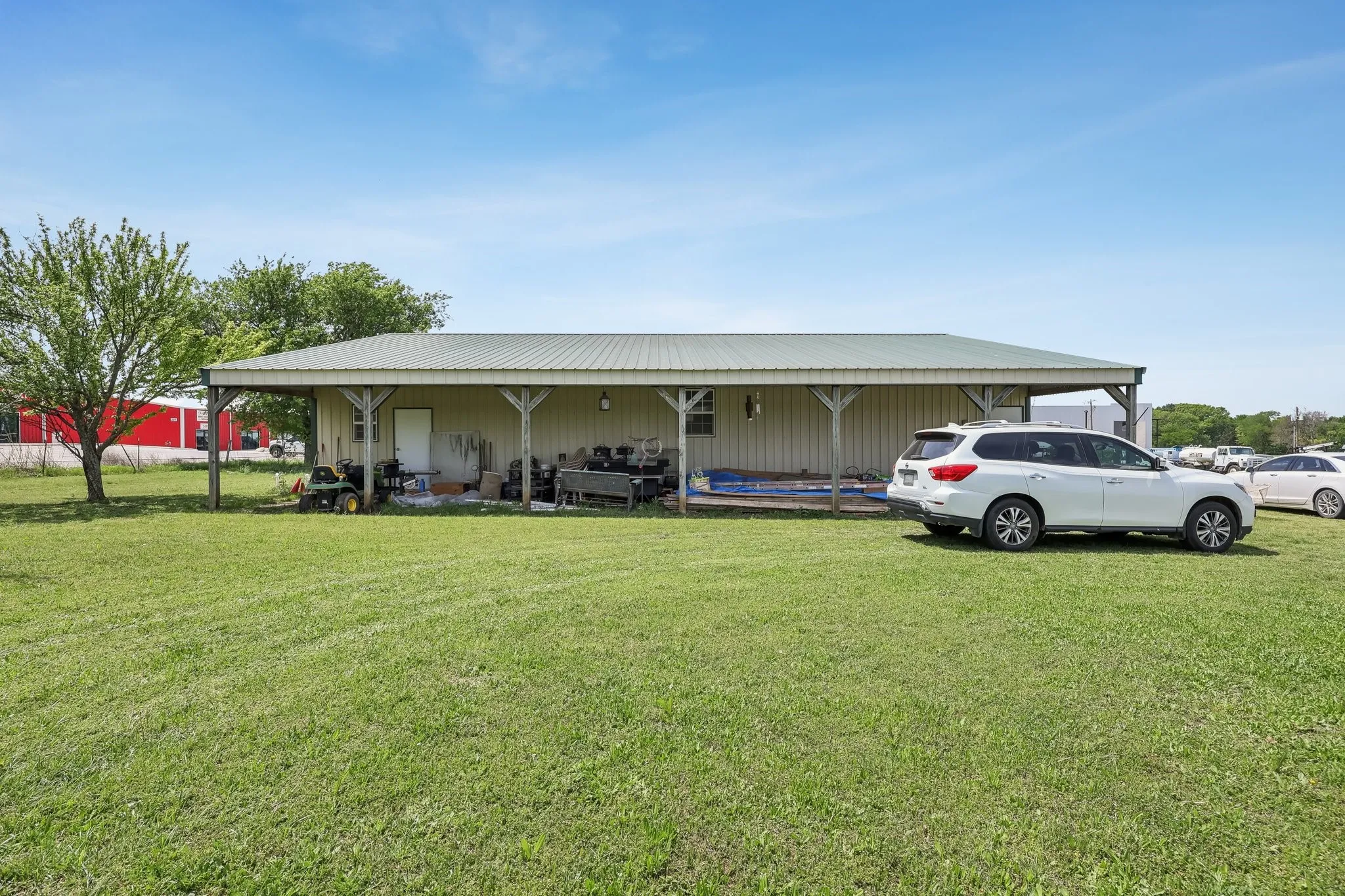 Single Family Residence For Sale in Collin County , 2011 Miller Road, Melissa, Texas 75454, 2 Bedrooms, 1 Bathroom, 3 Garage spaces, 1,155 Sqft, built in 1965, Preowned, Price $1,125,000, mls#21169211, Real Estate Agent in Melissa, Homes For Sale in Collin county, Homes For Sale in Melissa, Realtor in Melissa Texas, Real Estate Brokerage Independent Realty Texas, Luminita Cordes Realtor