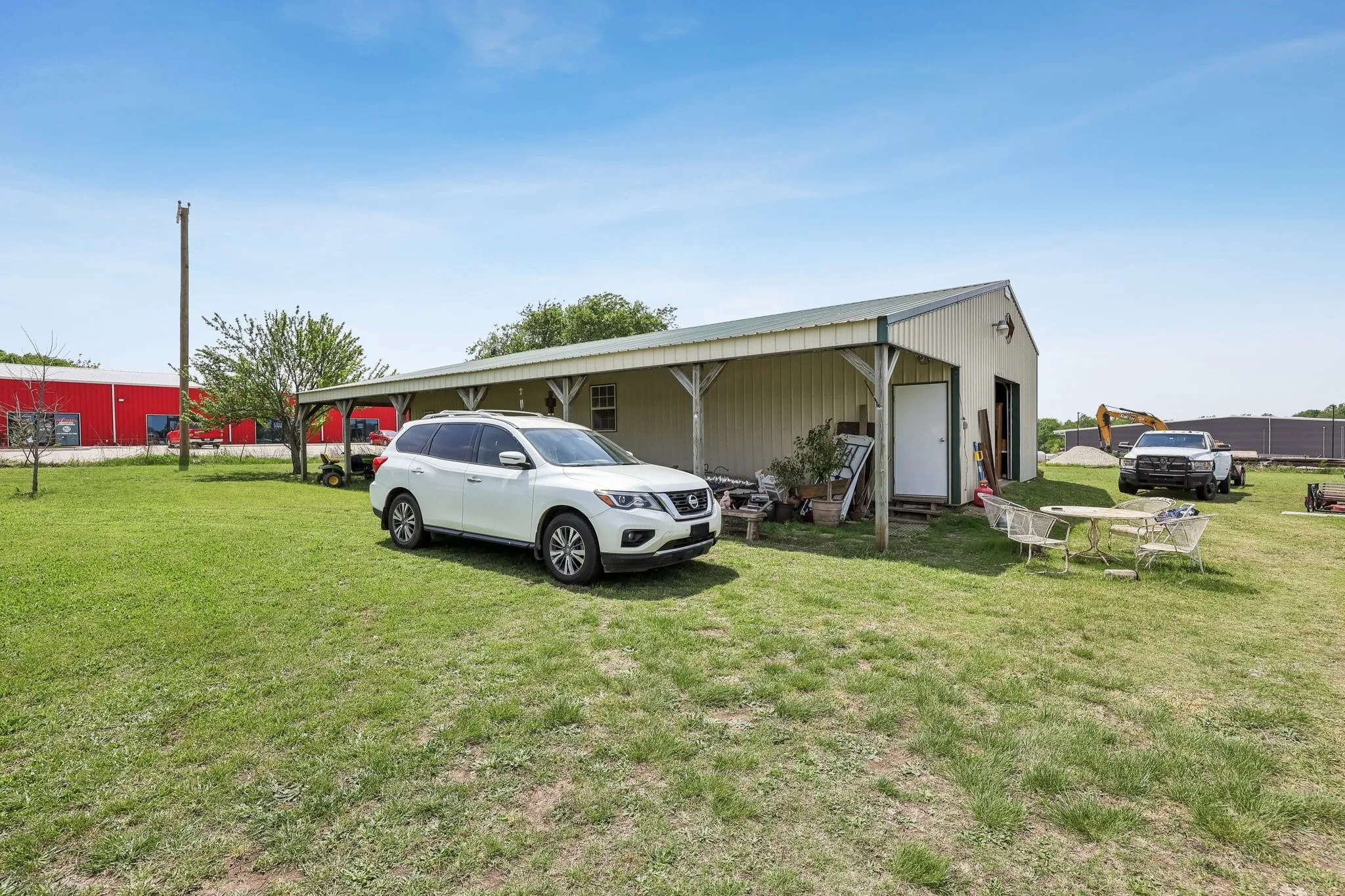 Single Family Residence For Sale in Collin County , 2011 Miller Road, Melissa, Texas 75454, 2 Bedrooms, 1 Bathroom, 3 Garage spaces, 1,155 Sqft, built in 1965, Preowned, Price $1,125,000, mls#21169211, Real Estate Agent in Melissa, Homes For Sale in Collin county, Homes For Sale in Melissa, Realtor in Melissa Texas, Real Estate Brokerage Independent Realty Texas, Luminita Cordes Realtor