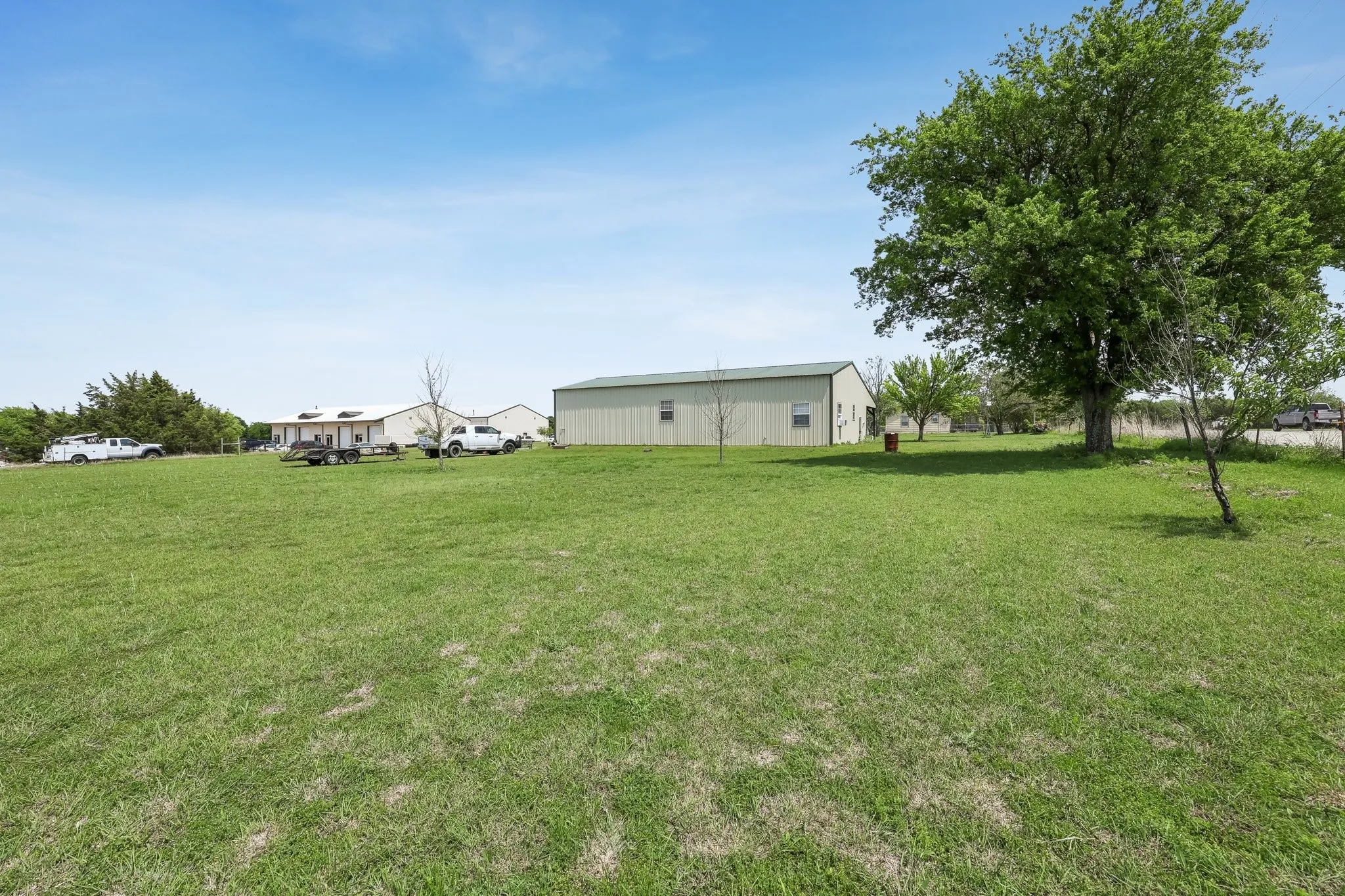 Single Family Residence For Sale in Collin County , 2011 Miller Road, Melissa, Texas 75454, 2 Bedrooms, 1 Bathroom, 3 Garage spaces, 1,155 Sqft, built in 1965, Preowned, Price $1,125,000, mls#21169211, Real Estate Agent in Melissa, Homes For Sale in Collin county, Homes For Sale in Melissa, Realtor in Melissa Texas, Real Estate Brokerage Independent Realty Texas, Luminita Cordes Realtor