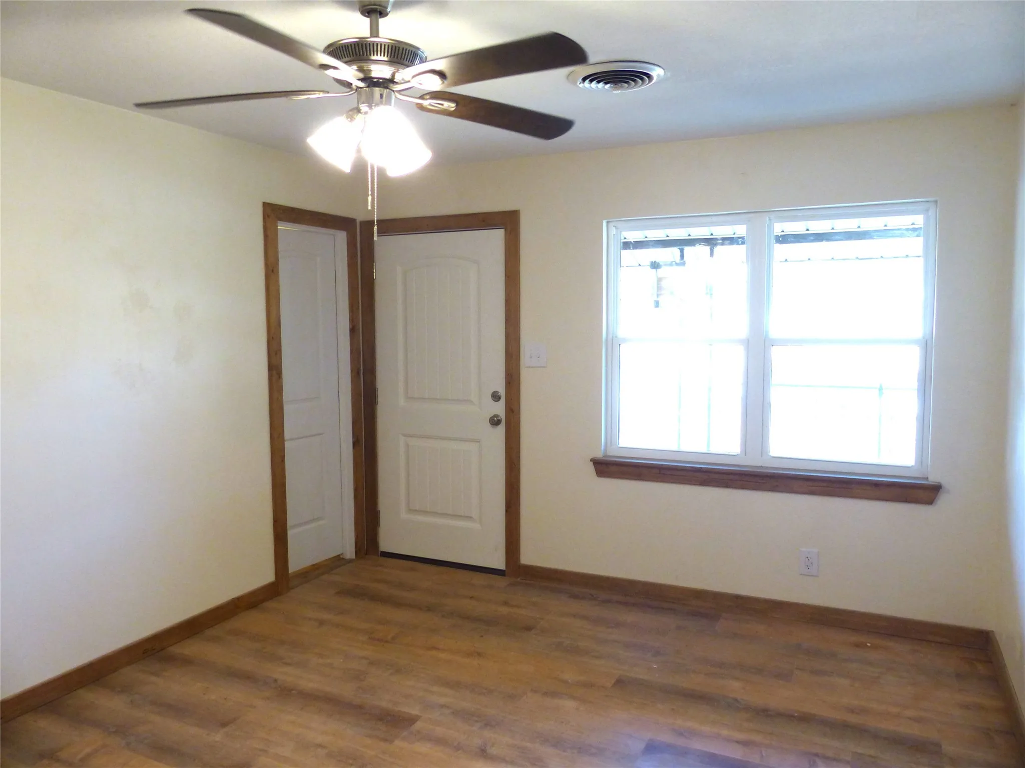 Single Family Residence For Sale in Mc Culloch County , 1922 S Pine, Brady, Texas 76825, 3 Bedroom, 2 Bathroom, Garage spaces, 1,776 Sqft, built in 1965, Price $245,000, mls#21169233, Real Estate Agent in Brady, Homes For Sale in Mc Culloch county, Homes For Sale in Brady, Realtor in Brady Texas, Real Estate Brokerage Independent Realty Texas, Luminita Cordes Realtor