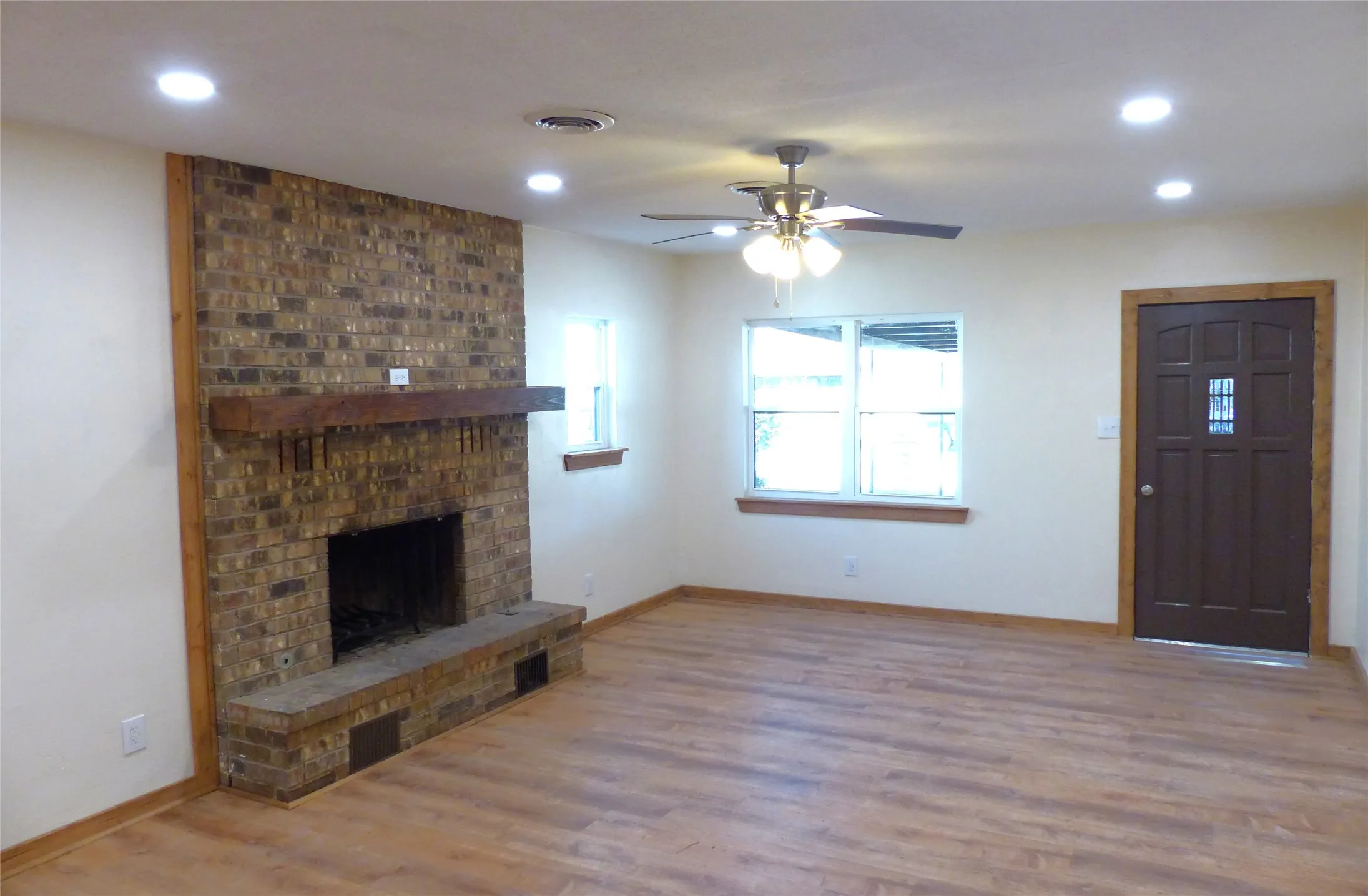 Single Family Residence For Sale in Mc Culloch County , 1922 S Pine, Brady, Texas 76825, 3 Bedroom, 2 Bathroom, Garage spaces, 1,776 Sqft, built in 1965, Price $245,000, mls#21169233, Real Estate Agent in Brady, Homes For Sale in Mc Culloch county, Homes For Sale in Brady, Realtor in Brady Texas, Real Estate Brokerage Independent Realty Texas, Luminita Cordes Realtor
