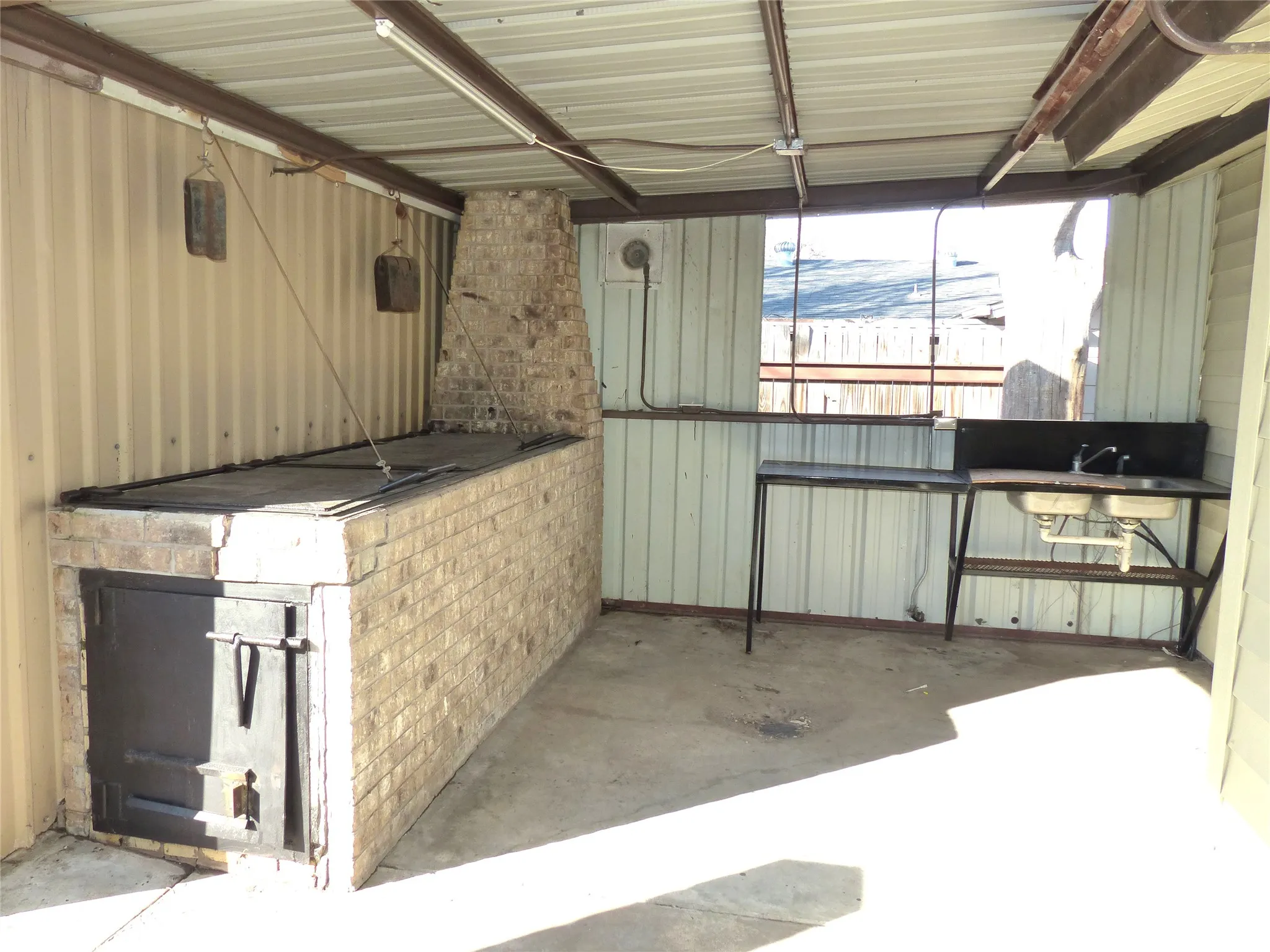 Single Family Residence For Sale in Mc Culloch County , 1922 S Pine, Brady, Texas 76825, 3 Bedroom, 2 Bathroom, Garage spaces, 1,776 Sqft, built in 1965, Price $245,000, mls#21169233, Real Estate Agent in Brady, Homes For Sale in Mc Culloch county, Homes For Sale in Brady, Realtor in Brady Texas, Real Estate Brokerage Independent Realty Texas, Luminita Cordes Realtor