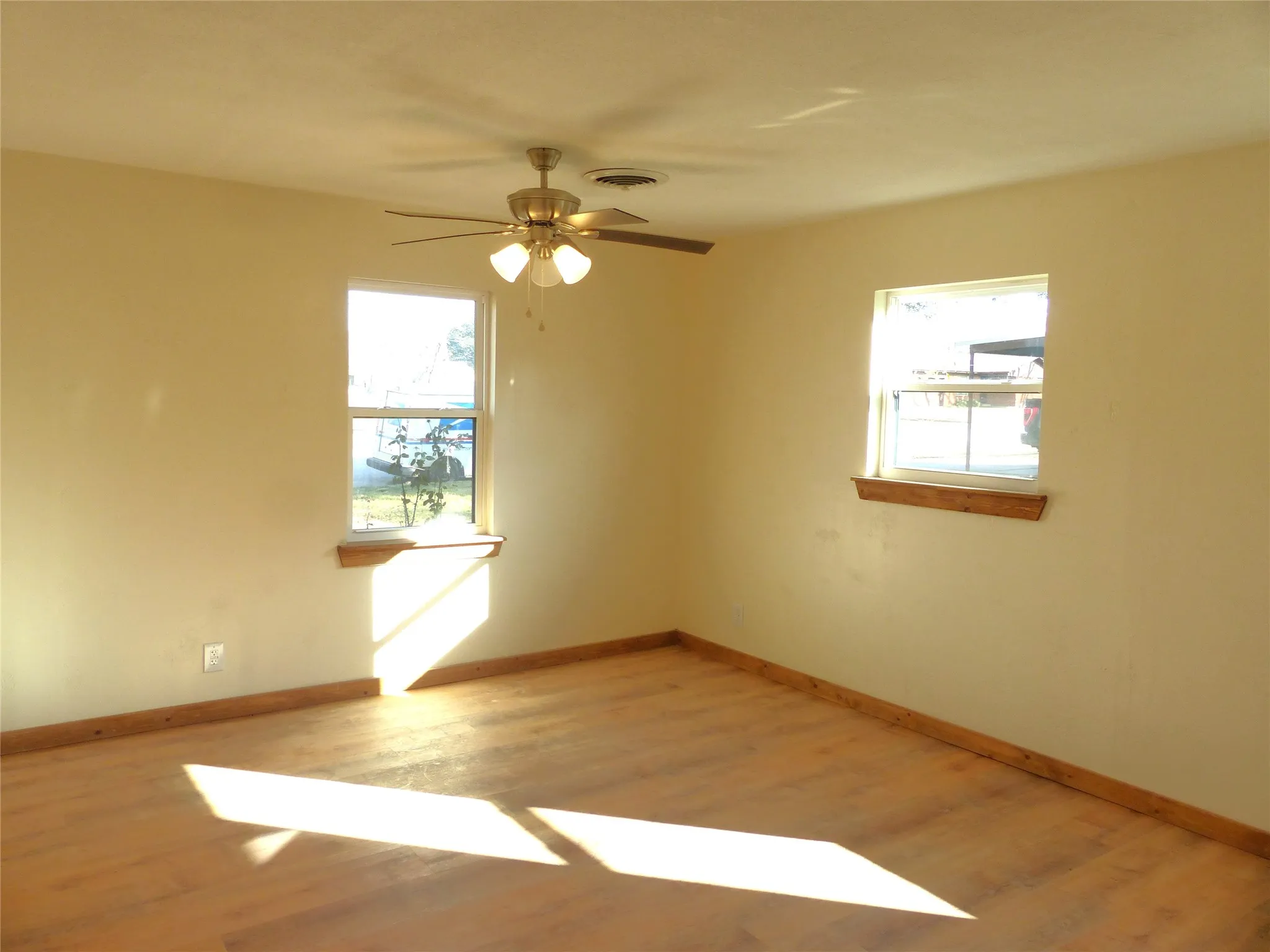 Single Family Residence For Sale in Mc Culloch County , 1922 S Pine, Brady, Texas 76825, 3 Bedroom, 2 Bathroom, Garage spaces, 1,776 Sqft, built in 1965, Price $245,000, mls#21169233, Real Estate Agent in Brady, Homes For Sale in Mc Culloch county, Homes For Sale in Brady, Realtor in Brady Texas, Real Estate Brokerage Independent Realty Texas, Luminita Cordes Realtor