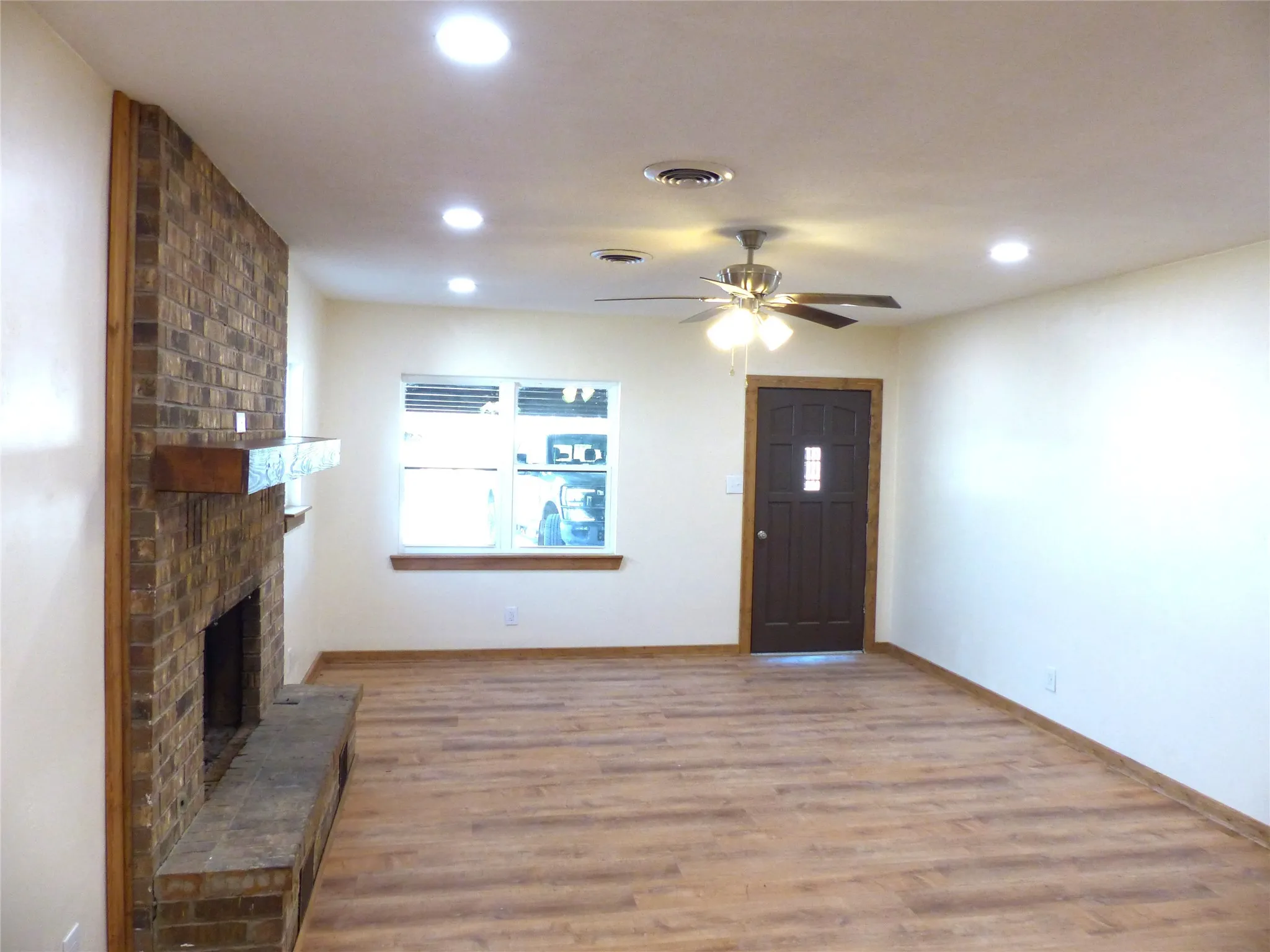 Single Family Residence For Sale in Mc Culloch County , 1922 S Pine, Brady, Texas 76825, 3 Bedroom, 2 Bathroom, Garage spaces, 1,776 Sqft, built in 1965, Price $245,000, mls#21169233, Real Estate Agent in Brady, Homes For Sale in Mc Culloch county, Homes For Sale in Brady, Realtor in Brady Texas, Real Estate Brokerage Independent Realty Texas, Luminita Cordes Realtor