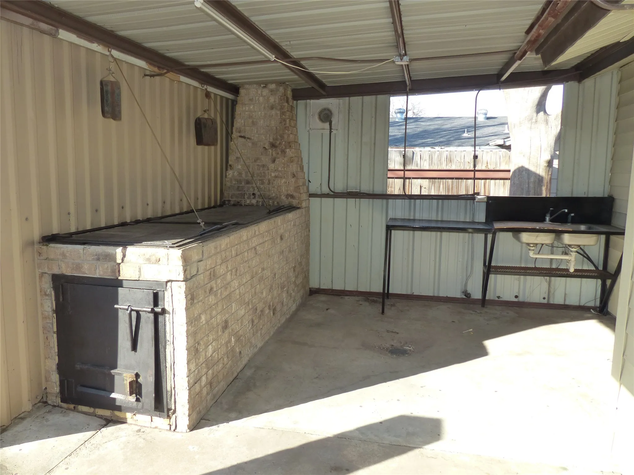 Single Family Residence For Sale in Mc Culloch County , 1922 S Pine, Brady, Texas 76825, 3 Bedroom, 2 Bathroom, Garage spaces, 1,776 Sqft, built in 1965, Price $245,000, mls#21169233, Real Estate Agent in Brady, Homes For Sale in Mc Culloch county, Homes For Sale in Brady, Realtor in Brady Texas, Real Estate Brokerage Independent Realty Texas, Luminita Cordes Realtor