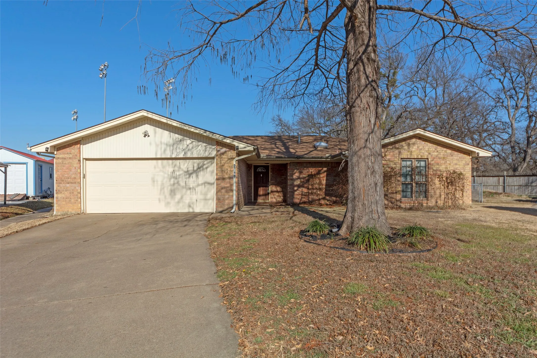 Single Family Residence For Sale in Dallas County , 2827 Cross Timbers Drive, Irving, Texas 75060, 4 Bedroom, 2 Bathroom, 2 Garage spaces, 2,663 Sqft, built in 1978, Preowned, Price $429,900, mls#21169269, Real Estate Agent in Irving, Homes For Sale in Dallas county, Homes For Sale in Irving, Realtor in Irving Texas, Real Estate Brokerage Independent Realty Texas, Luminita Cordes Realtor