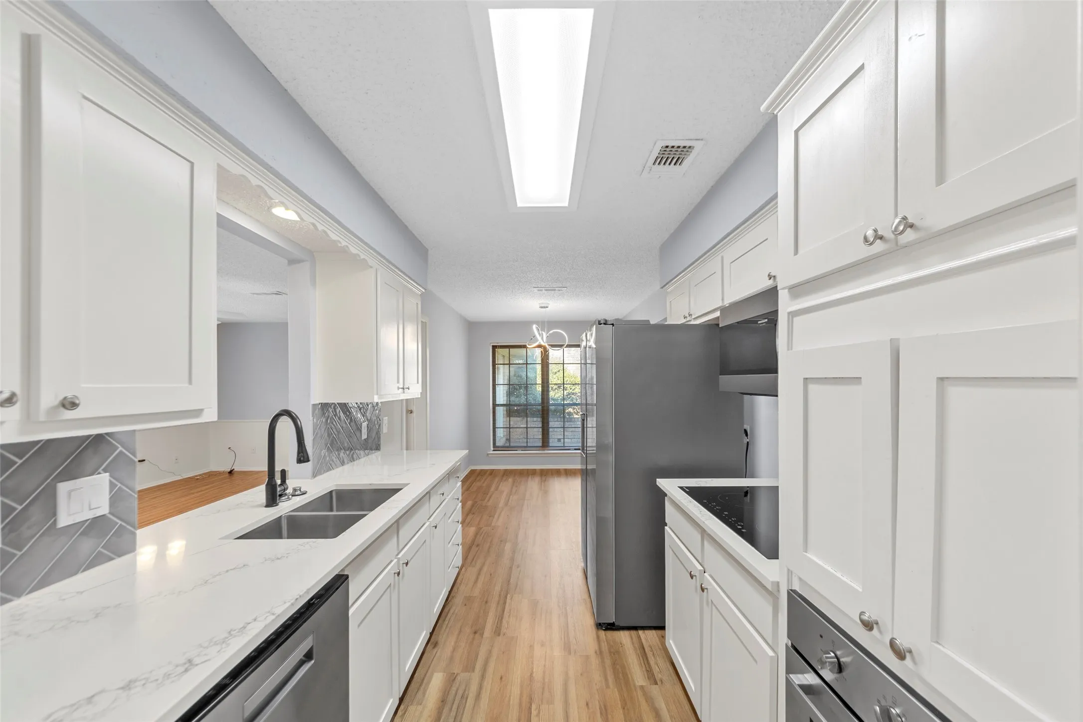 Single Family Residence For Sale in Dallas County , 2827 Cross Timbers Drive, Irving, Texas 75060, 4 Bedroom, 2 Bathroom, 2 Garage spaces, 2,663 Sqft, built in 1978, Preowned, Price $429,900, mls#21169269, Real Estate Agent in Irving, Homes For Sale in Dallas county, Homes For Sale in Irving, Realtor in Irving Texas, Real Estate Brokerage Independent Realty Texas, Luminita Cordes Realtor