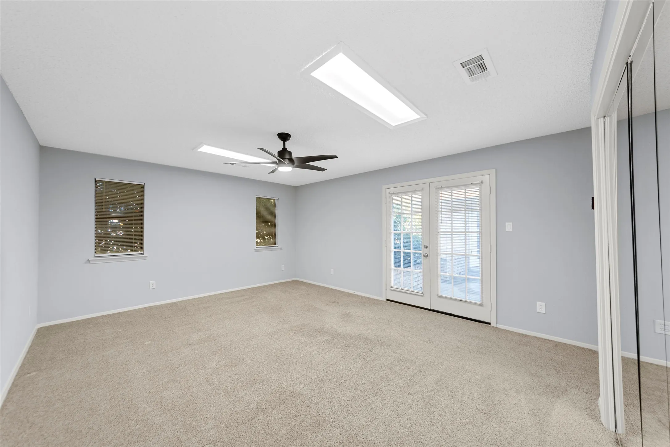 Single Family Residence For Sale in Dallas County , 2827 Cross Timbers Drive, Irving, Texas 75060, 4 Bedroom, 2 Bathroom, 2 Garage spaces, 2,663 Sqft, built in 1978, Preowned, Price $429,900, mls#21169269, Real Estate Agent in Irving, Homes For Sale in Dallas county, Homes For Sale in Irving, Realtor in Irving Texas, Real Estate Brokerage Independent Realty Texas, Luminita Cordes Realtor