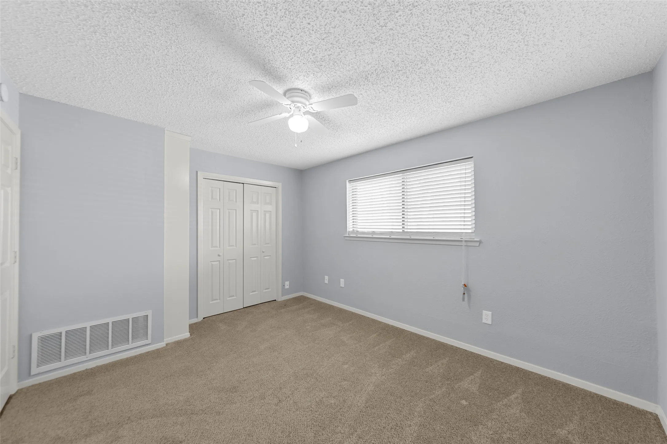 Single Family Residence For Sale in Dallas County , 2827 Cross Timbers Drive, Irving, Texas 75060, 4 Bedroom, 2 Bathroom, 2 Garage spaces, 2,663 Sqft, built in 1978, Preowned, Price $429,900, mls#21169269, Real Estate Agent in Irving, Homes For Sale in Dallas county, Homes For Sale in Irving, Realtor in Irving Texas, Real Estate Brokerage Independent Realty Texas, Luminita Cordes Realtor