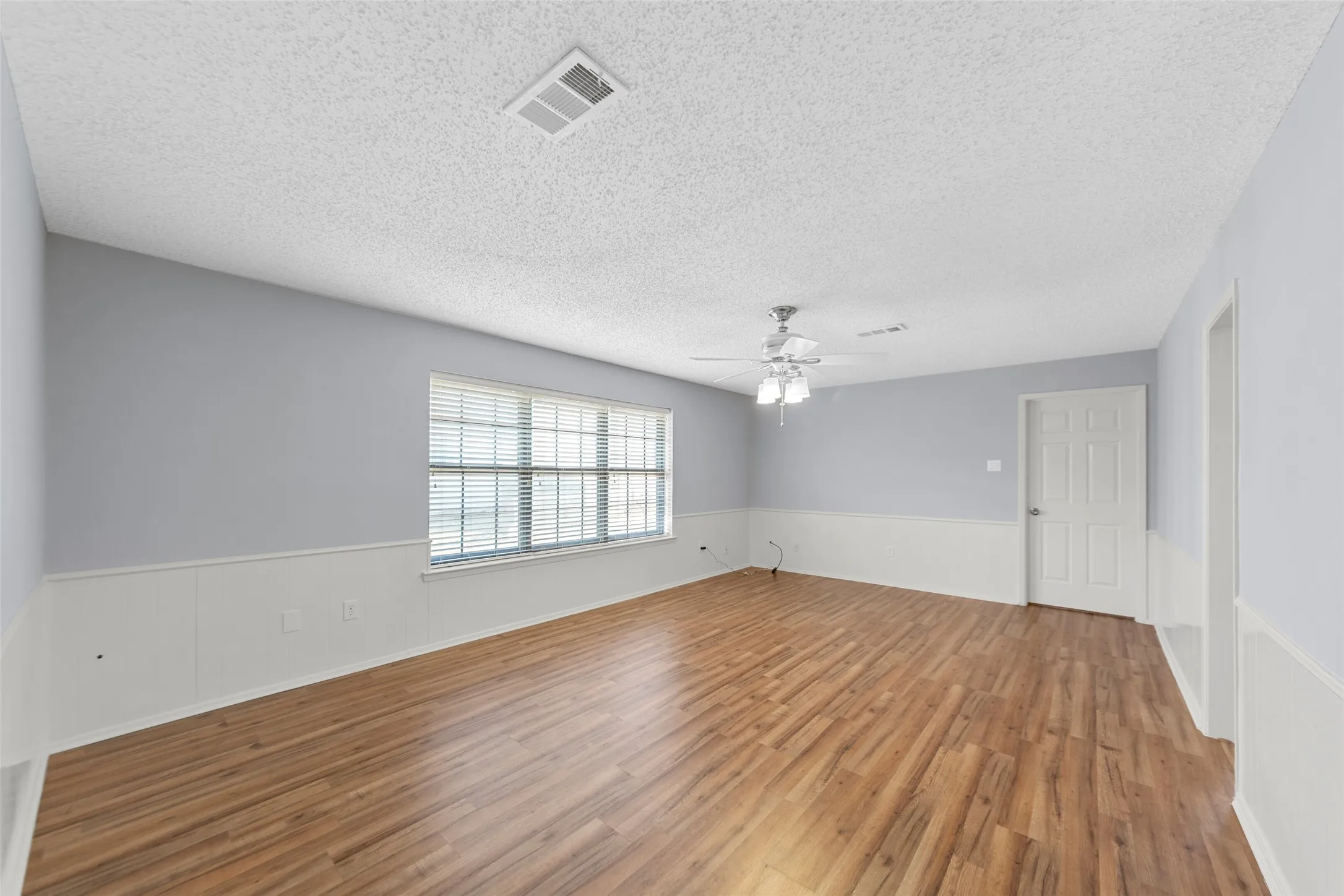 Single Family Residence For Sale in Dallas County , 2827 Cross Timbers Drive, Irving, Texas 75060, 4 Bedroom, 2 Bathroom, 2 Garage spaces, 2,663 Sqft, built in 1978, Preowned, Price $429,900, mls#21169269, Real Estate Agent in Irving, Homes For Sale in Dallas county, Homes For Sale in Irving, Realtor in Irving Texas, Real Estate Brokerage Independent Realty Texas, Luminita Cordes Realtor