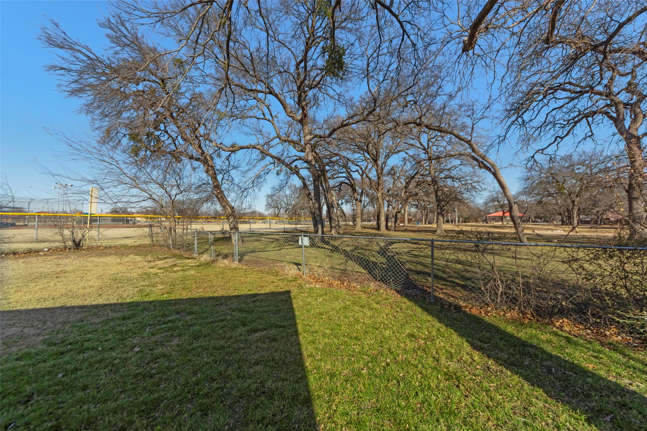Single Family Residence For Sale in Dallas County , 2827 Cross Timbers Drive, Irving, Texas 75060, 4 Bedroom, 2 Bathroom, 2 Garage spaces, 2,663 Sqft, built in 1978, Preowned, Price $429,900, mls#21169269, Real Estate Agent in Irving, Homes For Sale in Dallas county, Homes For Sale in Irving, Realtor in Irving Texas, Real Estate Brokerage Independent Realty Texas, Luminita Cordes Realtor