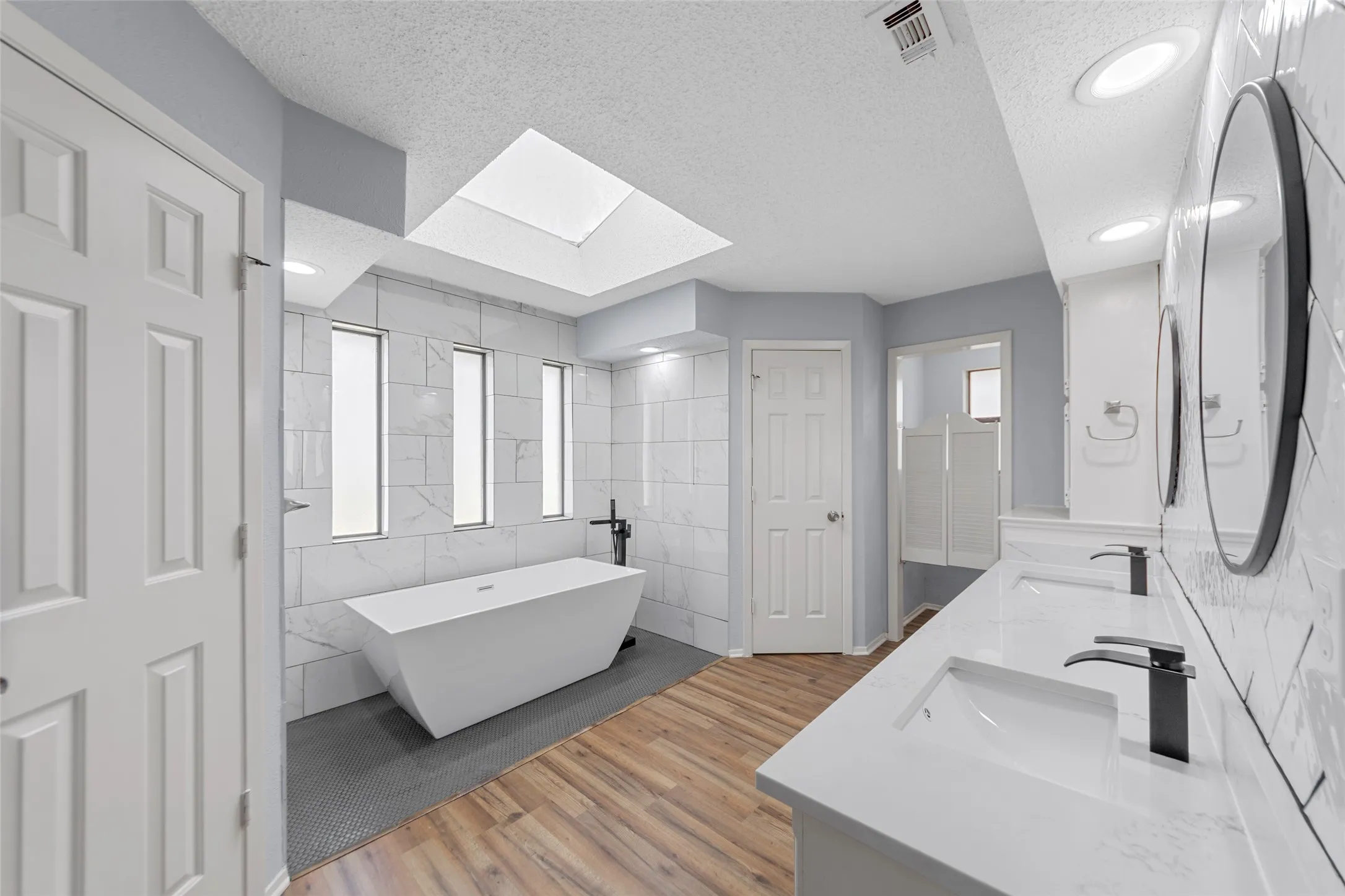 Single Family Residence For Sale in Dallas County , 2827 Cross Timbers Drive, Irving, Texas 75060, 4 Bedroom, 2 Bathroom, 2 Garage spaces, 2,663 Sqft, built in 1978, Preowned, Price $429,900, mls#21169269, Real Estate Agent in Irving, Homes For Sale in Dallas county, Homes For Sale in Irving, Realtor in Irving Texas, Real Estate Brokerage Independent Realty Texas, Luminita Cordes Realtor