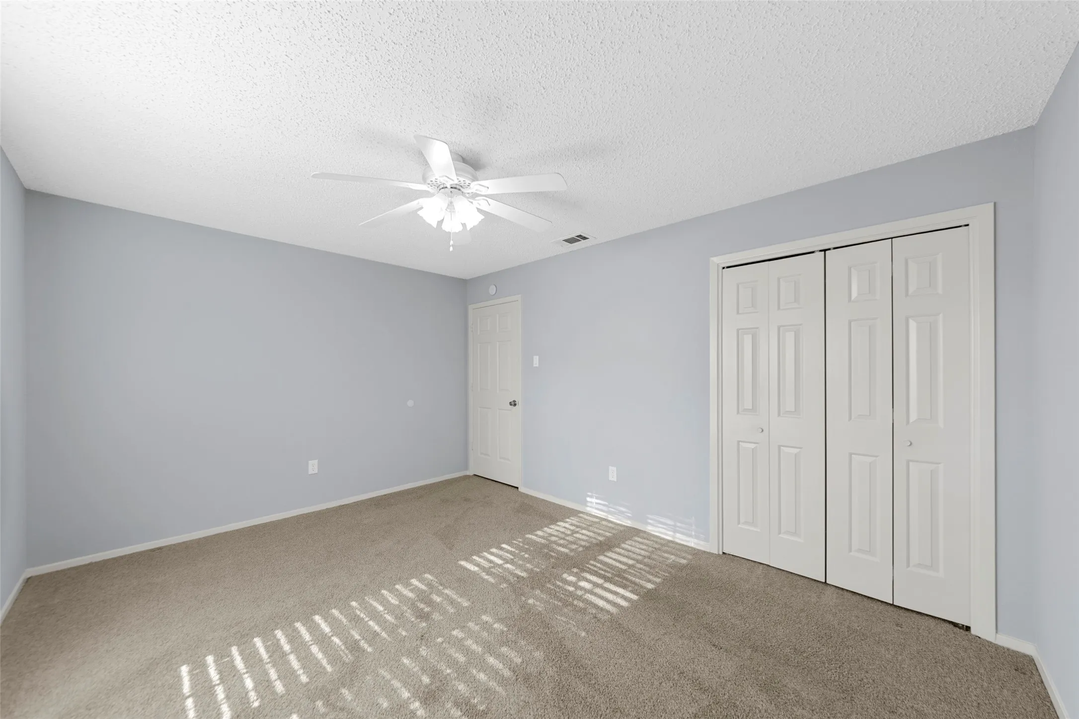 Single Family Residence For Sale in Dallas County , 2827 Cross Timbers Drive, Irving, Texas 75060, 4 Bedroom, 2 Bathroom, 2 Garage spaces, 2,663 Sqft, built in 1978, Preowned, Price $429,900, mls#21169269, Real Estate Agent in Irving, Homes For Sale in Dallas county, Homes For Sale in Irving, Realtor in Irving Texas, Real Estate Brokerage Independent Realty Texas, Luminita Cordes Realtor