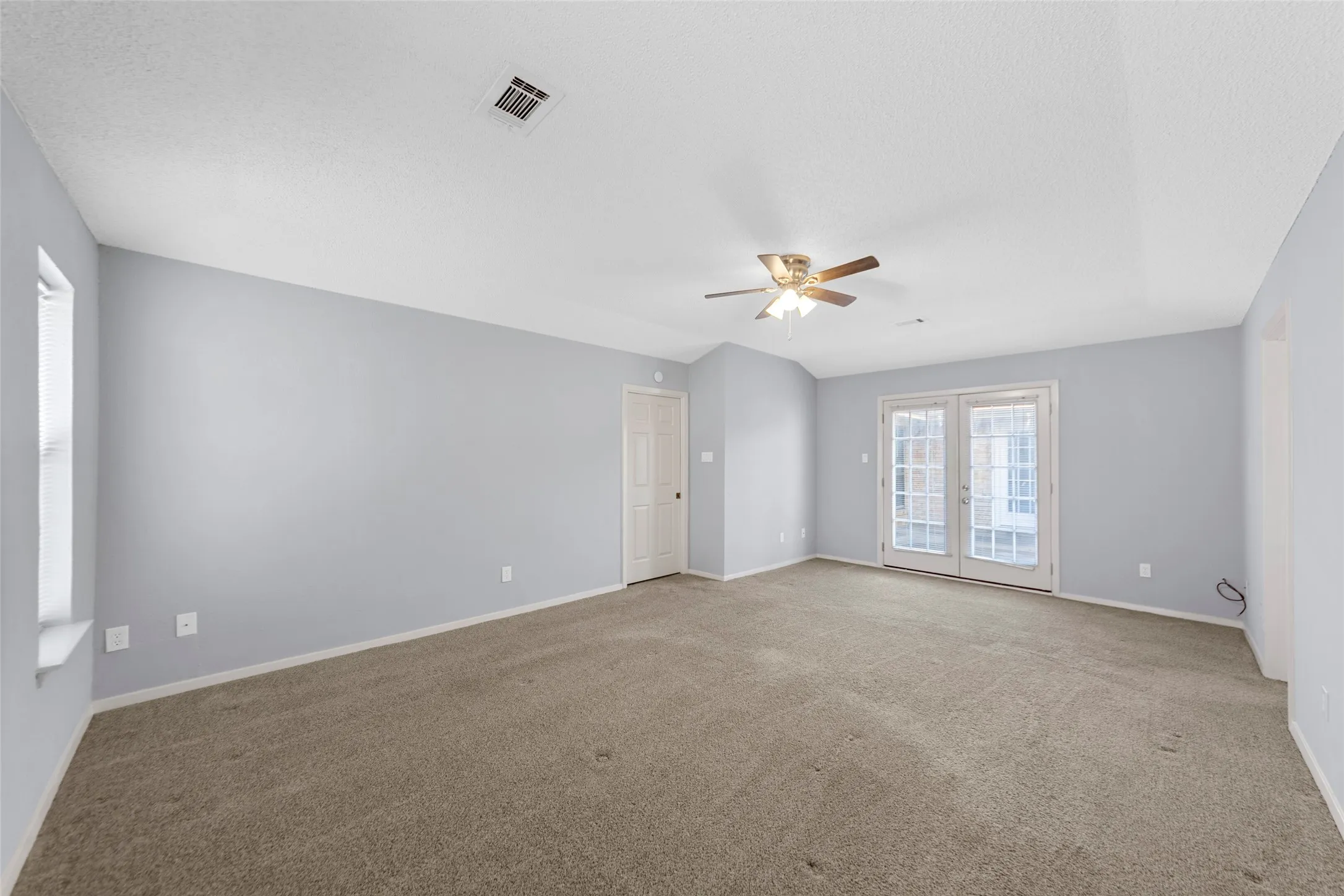 Single Family Residence For Sale in Dallas County , 2827 Cross Timbers Drive, Irving, Texas 75060, 4 Bedroom, 2 Bathroom, 2 Garage spaces, 2,663 Sqft, built in 1978, Preowned, Price $429,900, mls#21169269, Real Estate Agent in Irving, Homes For Sale in Dallas county, Homes For Sale in Irving, Realtor in Irving Texas, Real Estate Brokerage Independent Realty Texas, Luminita Cordes Realtor