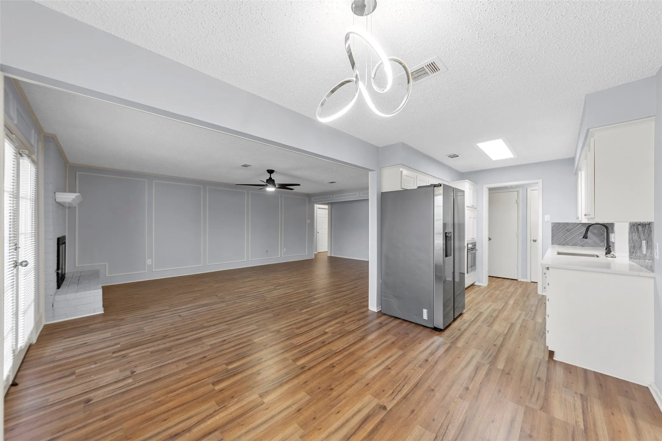 Single Family Residence For Sale in Dallas County , 2827 Cross Timbers Drive, Irving, Texas 75060, 4 Bedroom, 2 Bathroom, 2 Garage spaces, 2,663 Sqft, built in 1978, Preowned, Price $429,900, mls#21169269, Real Estate Agent in Irving, Homes For Sale in Dallas county, Homes For Sale in Irving, Realtor in Irving Texas, Real Estate Brokerage Independent Realty Texas, Luminita Cordes Realtor