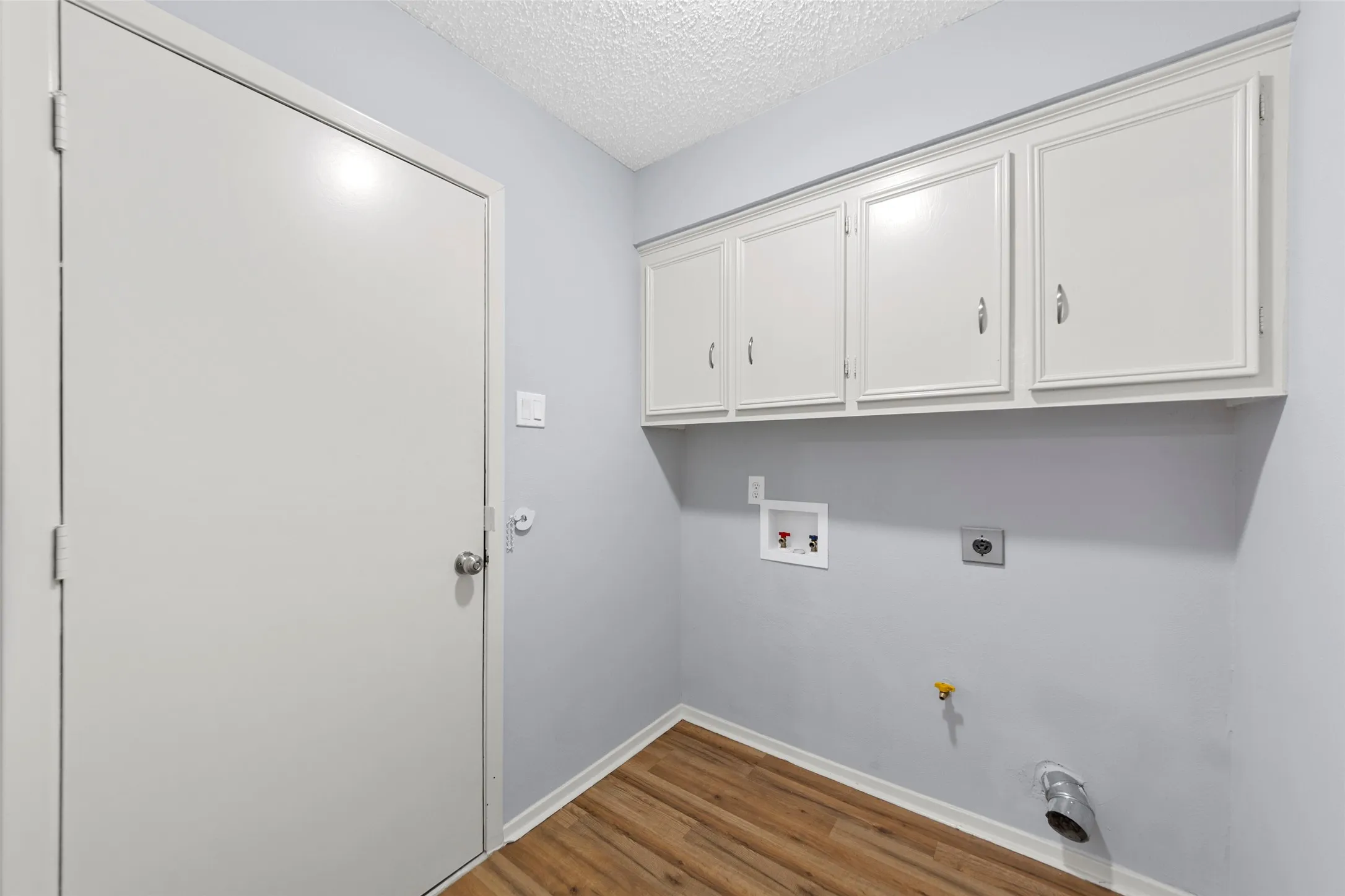 Single Family Residence For Sale in Dallas County , 2827 Cross Timbers Drive, Irving, Texas 75060, 4 Bedroom, 2 Bathroom, 2 Garage spaces, 2,663 Sqft, built in 1978, Preowned, Price $429,900, mls#21169269, Real Estate Agent in Irving, Homes For Sale in Dallas county, Homes For Sale in Irving, Realtor in Irving Texas, Real Estate Brokerage Independent Realty Texas, Luminita Cordes Realtor