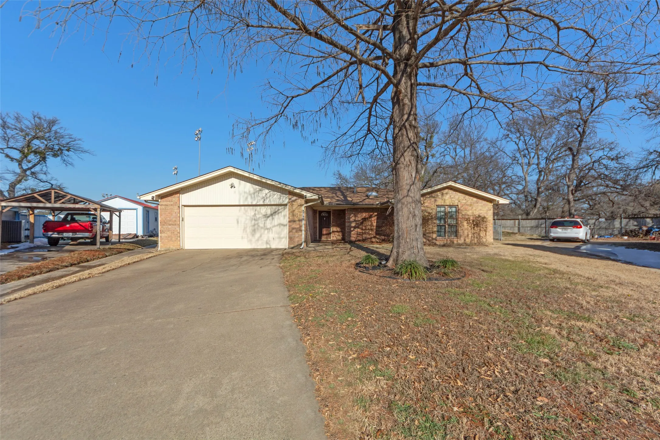 Single Family Residence For Sale in Dallas County , 2827 Cross Timbers Drive, Irving, Texas 75060, 4 Bedroom, 2 Bathroom, 2 Garage spaces, 2,663 Sqft, built in 1978, Preowned, Price $429,900, mls#21169269, Real Estate Agent in Irving, Homes For Sale in Dallas county, Homes For Sale in Irving, Realtor in Irving Texas, Real Estate Brokerage Independent Realty Texas, Luminita Cordes Realtor