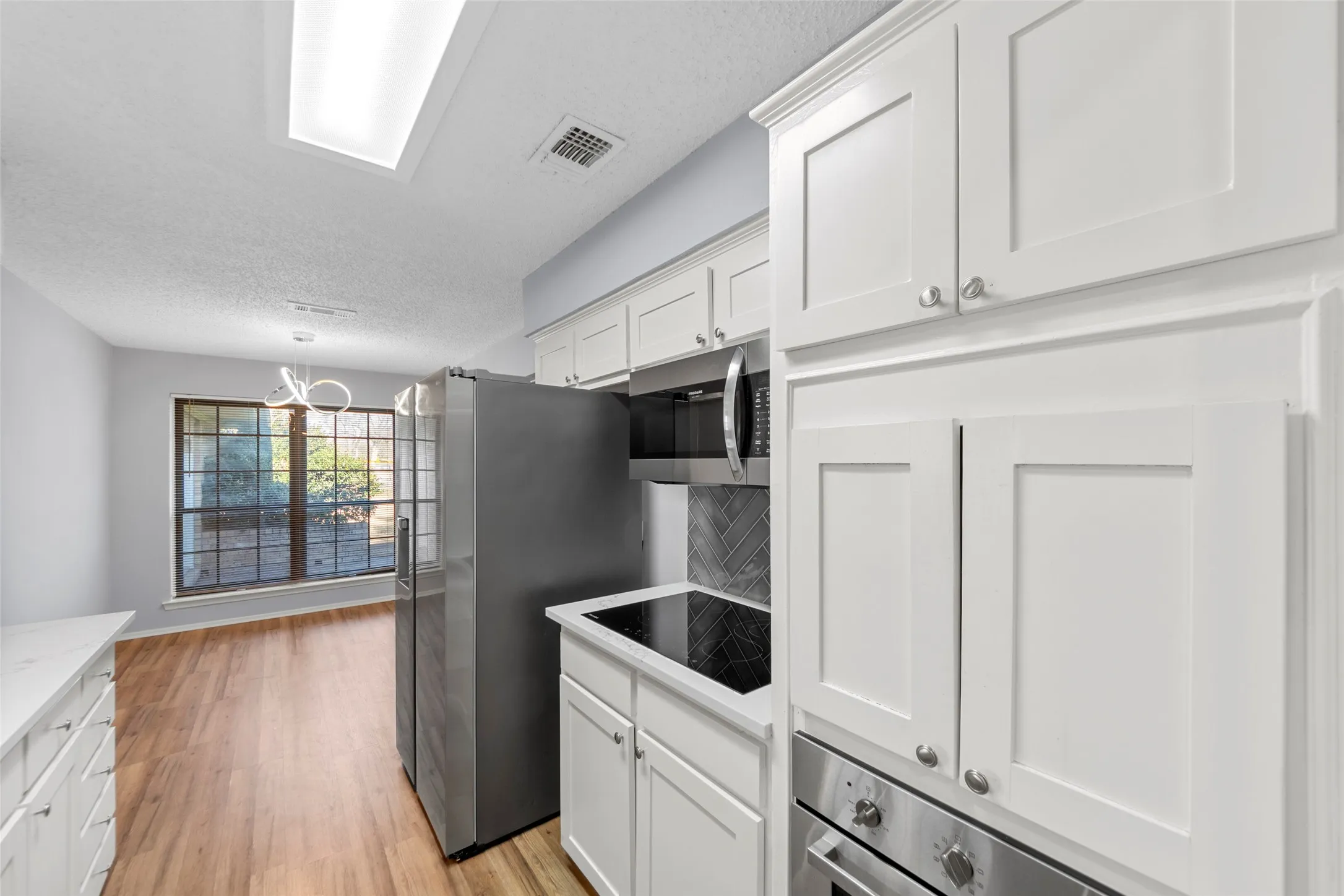 Single Family Residence For Sale in Dallas County , 2827 Cross Timbers Drive, Irving, Texas 75060, 4 Bedroom, 2 Bathroom, 2 Garage spaces, 2,663 Sqft, built in 1978, Preowned, Price $429,900, mls#21169269, Real Estate Agent in Irving, Homes For Sale in Dallas county, Homes For Sale in Irving, Realtor in Irving Texas, Real Estate Brokerage Independent Realty Texas, Luminita Cordes Realtor
