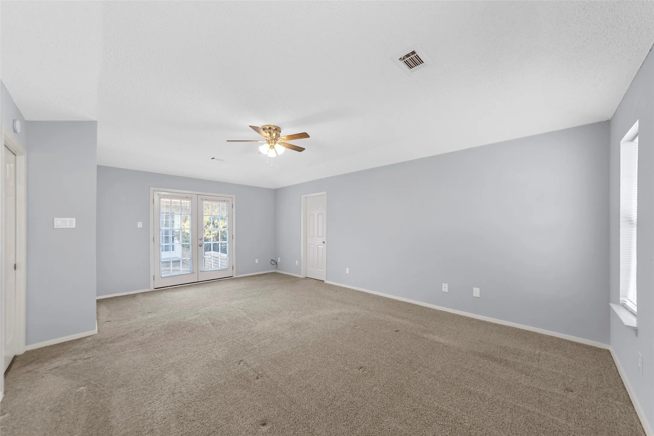 Single Family Residence For Sale in Dallas County , 2827 Cross Timbers Drive, Irving, Texas 75060, 4 Bedroom, 2 Bathroom, 2 Garage spaces, 2,663 Sqft, built in 1978, Preowned, Price $429,900, mls#21169269, Real Estate Agent in Irving, Homes For Sale in Dallas county, Homes For Sale in Irving, Realtor in Irving Texas, Real Estate Brokerage Independent Realty Texas, Luminita Cordes Realtor