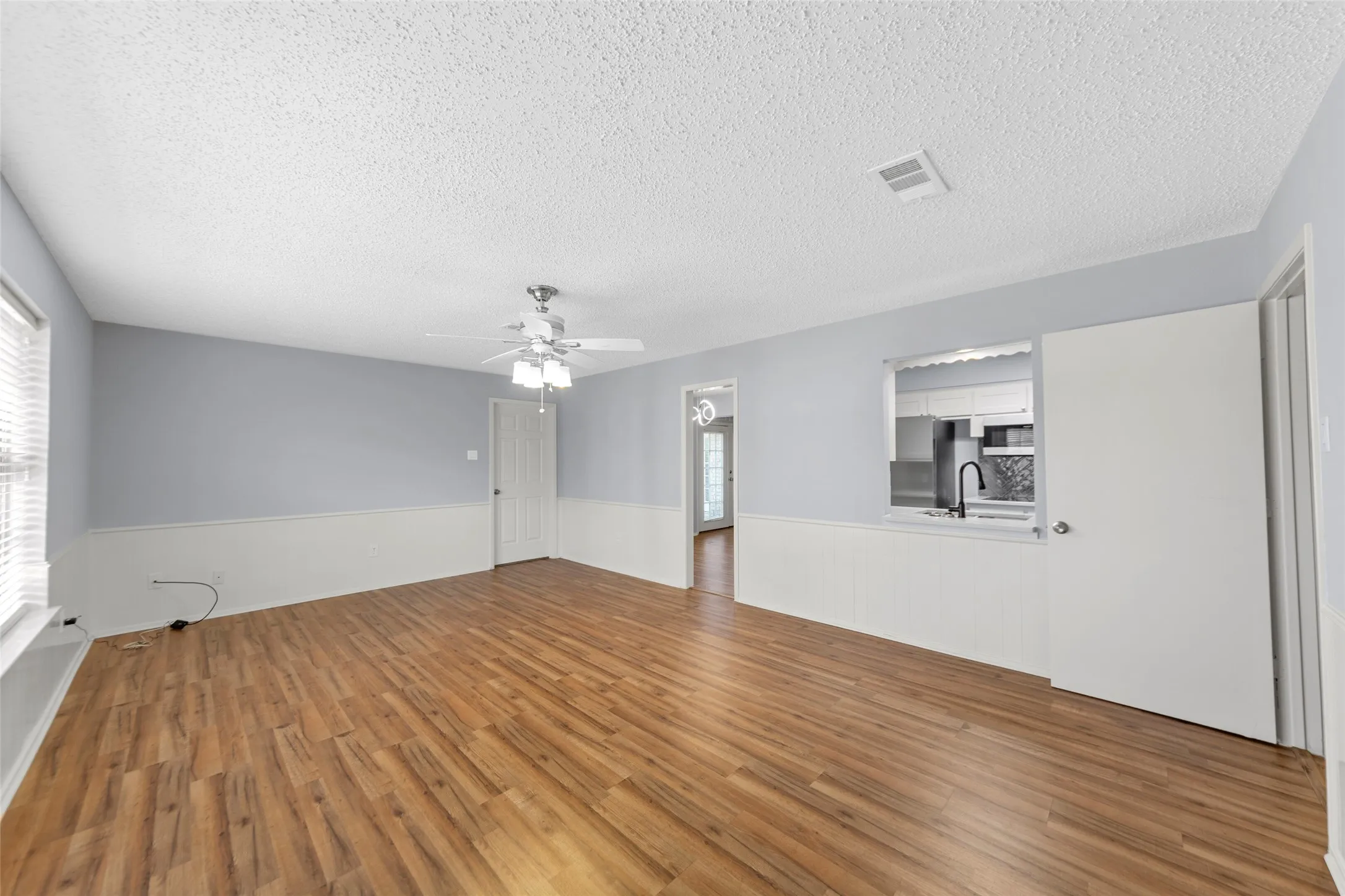 Single Family Residence For Sale in Dallas County , 2827 Cross Timbers Drive, Irving, Texas 75060, 4 Bedroom, 2 Bathroom, 2 Garage spaces, 2,663 Sqft, built in 1978, Preowned, Price $429,900, mls#21169269, Real Estate Agent in Irving, Homes For Sale in Dallas county, Homes For Sale in Irving, Realtor in Irving Texas, Real Estate Brokerage Independent Realty Texas, Luminita Cordes Realtor