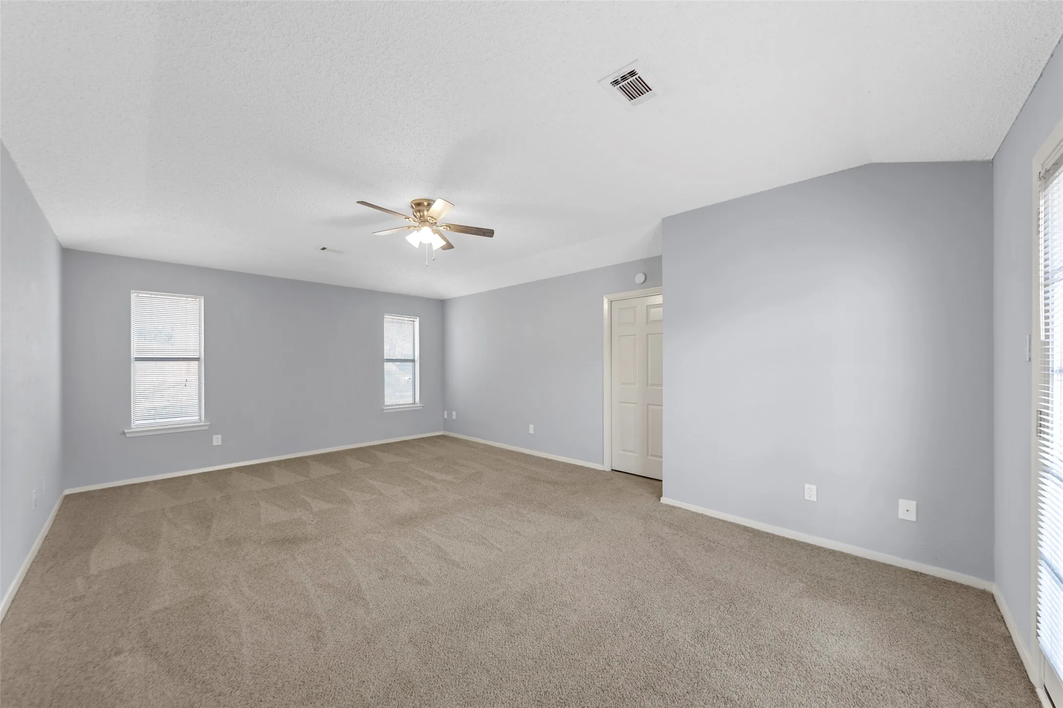 Single Family Residence For Sale in Dallas County , 2827 Cross Timbers Drive, Irving, Texas 75060, 4 Bedroom, 2 Bathroom, 2 Garage spaces, 2,663 Sqft, built in 1978, Preowned, Price $429,900, mls#21169269, Real Estate Agent in Irving, Homes For Sale in Dallas county, Homes For Sale in Irving, Realtor in Irving Texas, Real Estate Brokerage Independent Realty Texas, Luminita Cordes Realtor