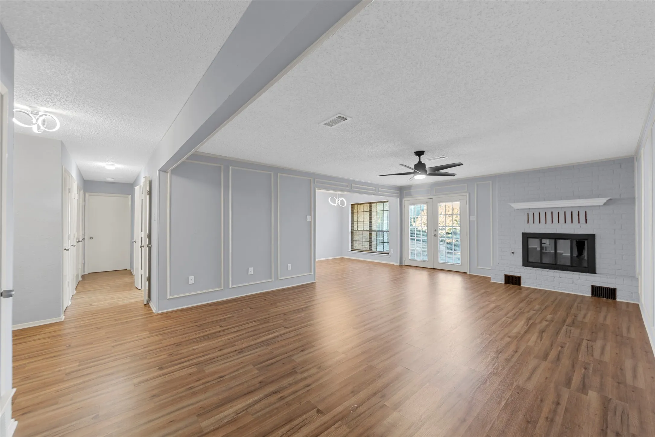 Single Family Residence For Sale in Dallas County , 2827 Cross Timbers Drive, Irving, Texas 75060, 4 Bedroom, 2 Bathroom, 2 Garage spaces, 2,663 Sqft, built in 1978, Preowned, Price $429,900, mls#21169269, Real Estate Agent in Irving, Homes For Sale in Dallas county, Homes For Sale in Irving, Realtor in Irving Texas, Real Estate Brokerage Independent Realty Texas, Luminita Cordes Realtor