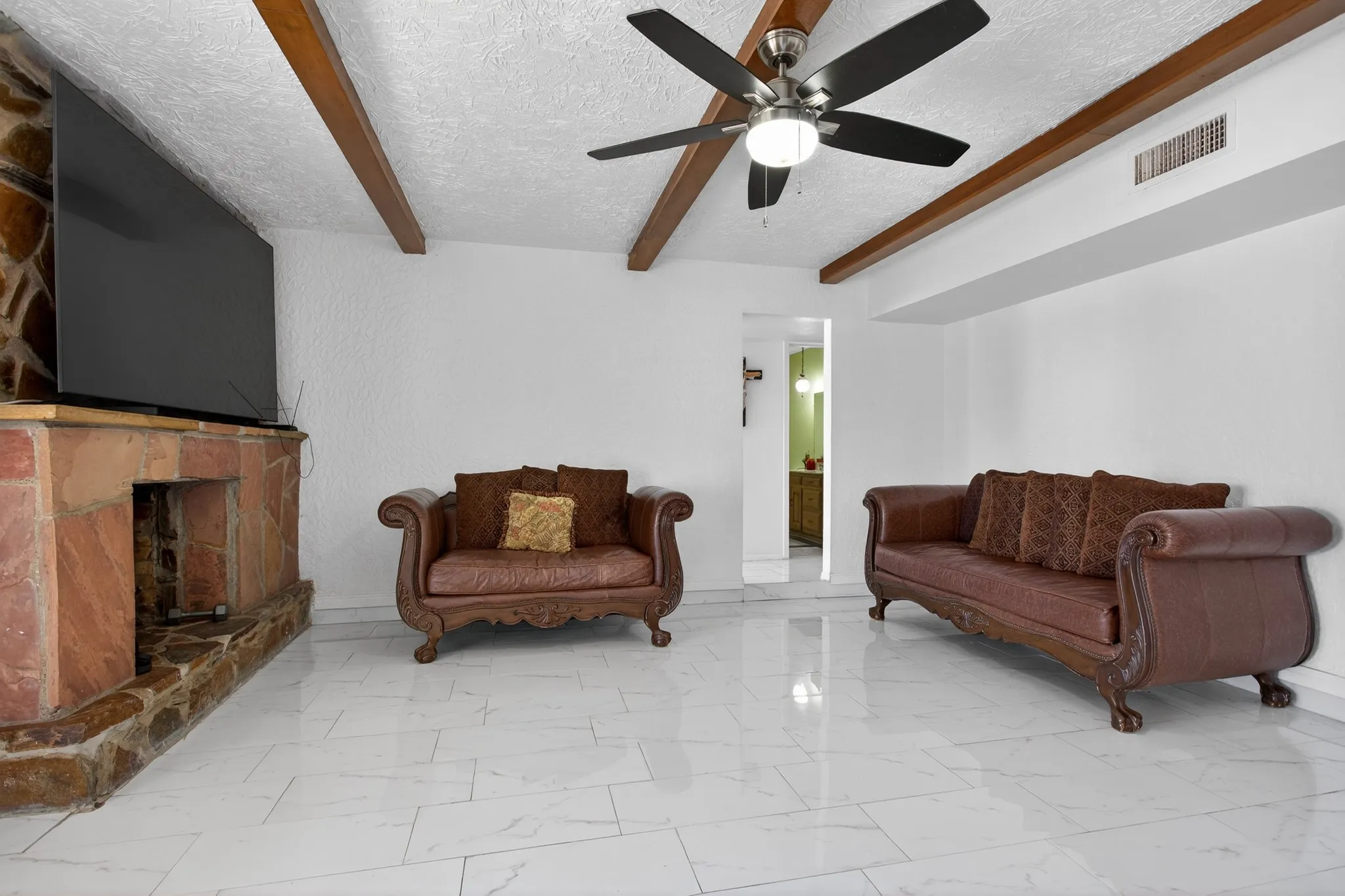 Single Family Residence For Sale in Denton County , 10569 Range Road, Justin, Texas 76247, 4 Bedroom, 3 Bathroom, Garage spaces, 2,444 Sqft, built in 1975, Preowned, mls#21134596, Real Estate Agent in Justin, Homes For Sale in Denton county, Homes For Sale in Justin, Realtor in Justin Texas, Real Estate Brokerage Independent Realty Texas, Luminita Cordes Realtor