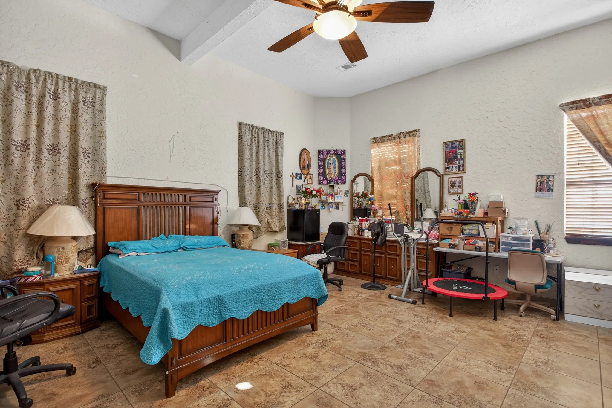 Single Family Residence For Sale in Denton County , 10569 Range Road, Justin, Texas 76247, 4 Bedroom, 3 Bathroom, Garage spaces, 2,444 Sqft, built in 1975, Preowned, mls#21134596, Real Estate Agent in Justin, Homes For Sale in Denton county, Homes For Sale in Justin, Realtor in Justin Texas, Real Estate Brokerage Independent Realty Texas, Luminita Cordes Realtor