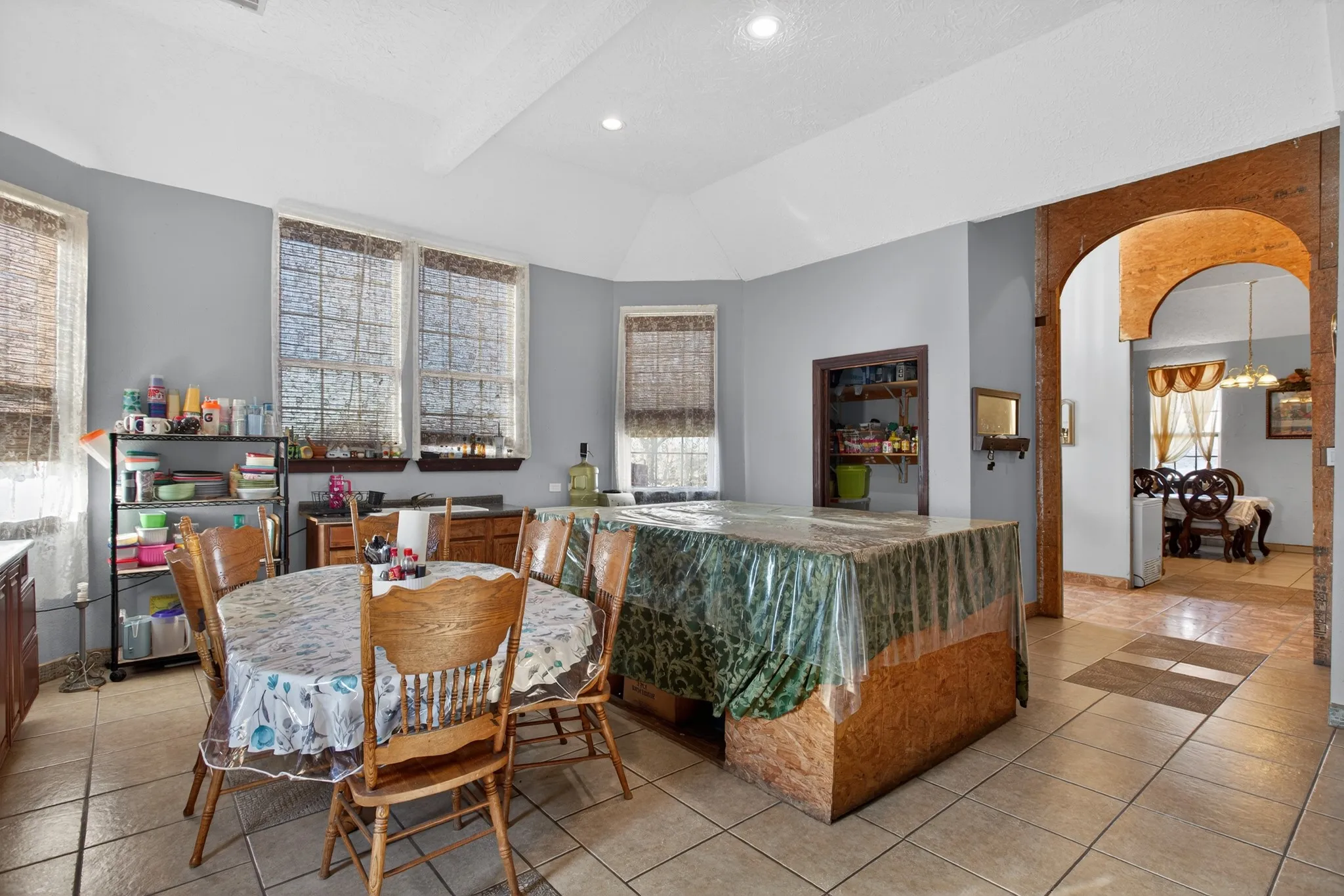 Single Family Residence For Sale in Denton County , 10569 Range Road, Justin, Texas 76247, 4 Bedroom, 3 Bathroom, Garage spaces, 2,444 Sqft, built in 1975, Preowned, mls#21134596, Real Estate Agent in Justin, Homes For Sale in Denton county, Homes For Sale in Justin, Realtor in Justin Texas, Real Estate Brokerage Independent Realty Texas, Luminita Cordes Realtor