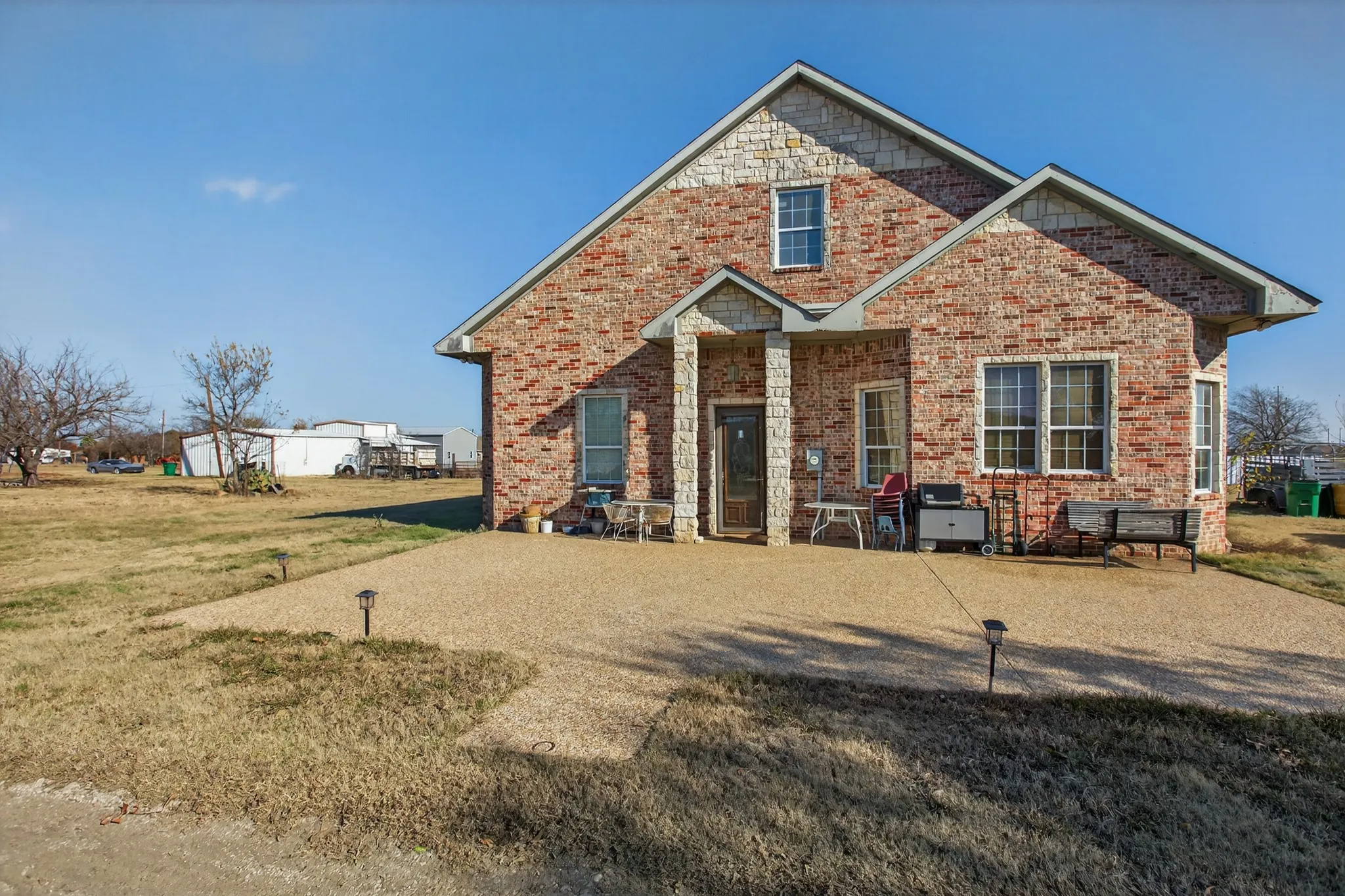 Single Family Residence For Sale in Denton County , 10569 Range Road, Justin, Texas 76247, 4 Bedroom, 3 Bathroom, Garage spaces, 2,444 Sqft, built in 1975, Preowned, mls#21134596, Real Estate Agent in Justin, Homes For Sale in Denton county, Homes For Sale in Justin, Realtor in Justin Texas, Real Estate Brokerage Independent Realty Texas, Luminita Cordes Realtor