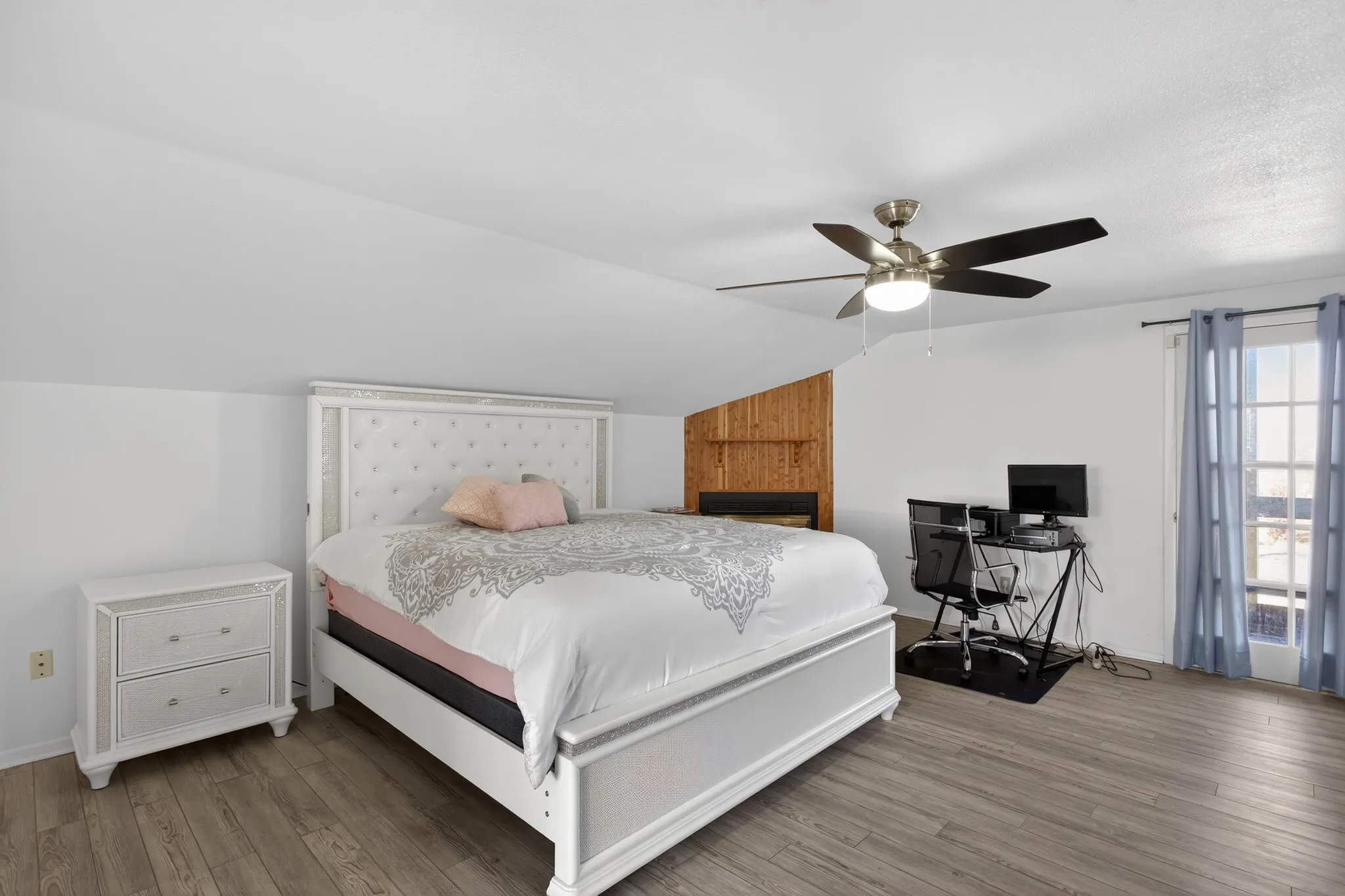 Single Family Residence For Sale in Denton County , 10569 Range Road, Justin, Texas 76247, 4 Bedroom, 3 Bathroom, Garage spaces, 2,444 Sqft, built in 1975, Preowned, mls#21134596, Real Estate Agent in Justin, Homes For Sale in Denton county, Homes For Sale in Justin, Realtor in Justin Texas, Real Estate Brokerage Independent Realty Texas, Luminita Cordes Realtor