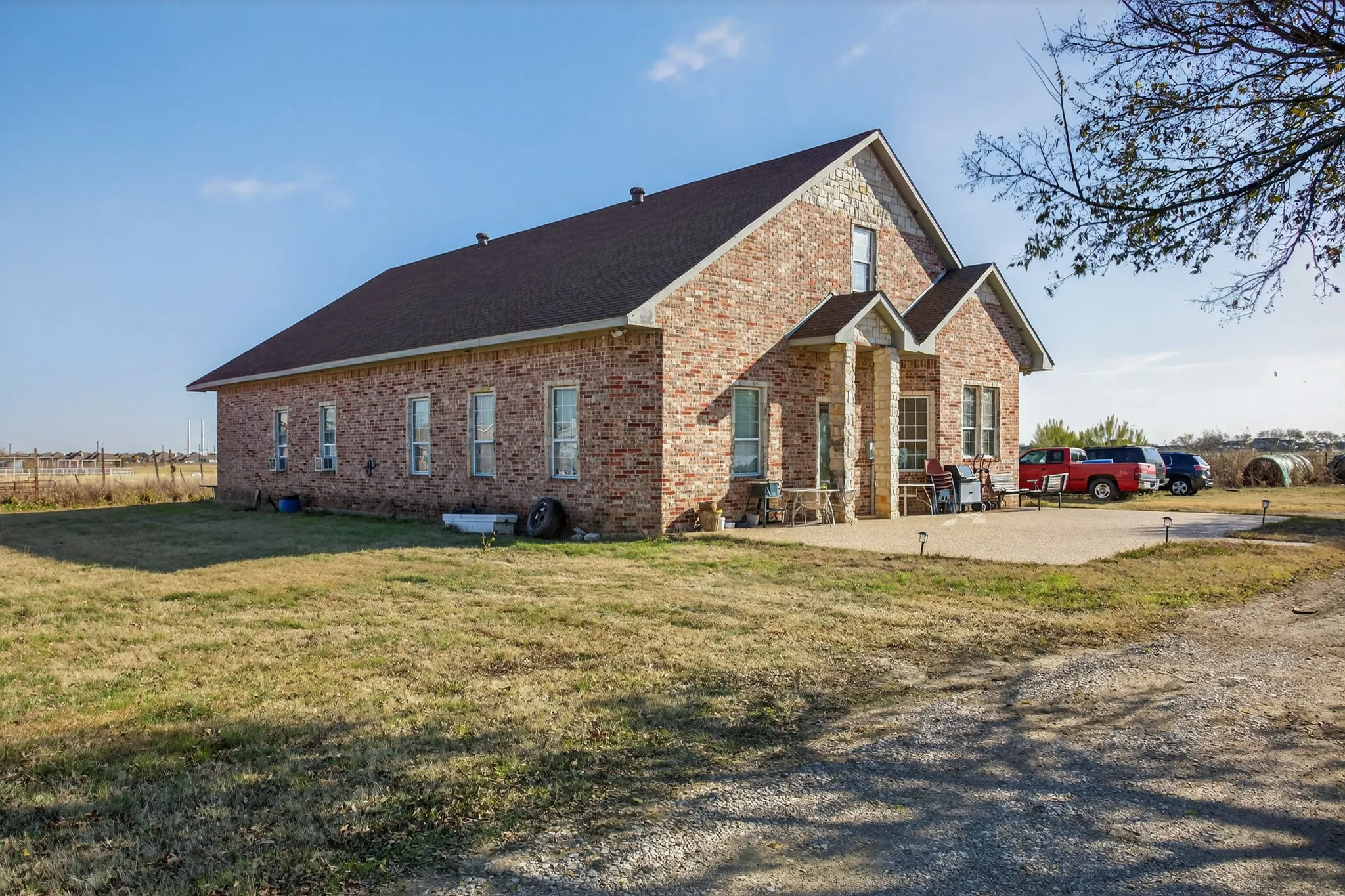 Single Family Residence For Sale in Denton County , 10569 Range Road, Justin, Texas 76247, 4 Bedroom, 3 Bathroom, Garage spaces, 2,444 Sqft, built in 1975, Preowned, mls#21134596, Real Estate Agent in Justin, Homes For Sale in Denton county, Homes For Sale in Justin, Realtor in Justin Texas, Real Estate Brokerage Independent Realty Texas, Luminita Cordes Realtor