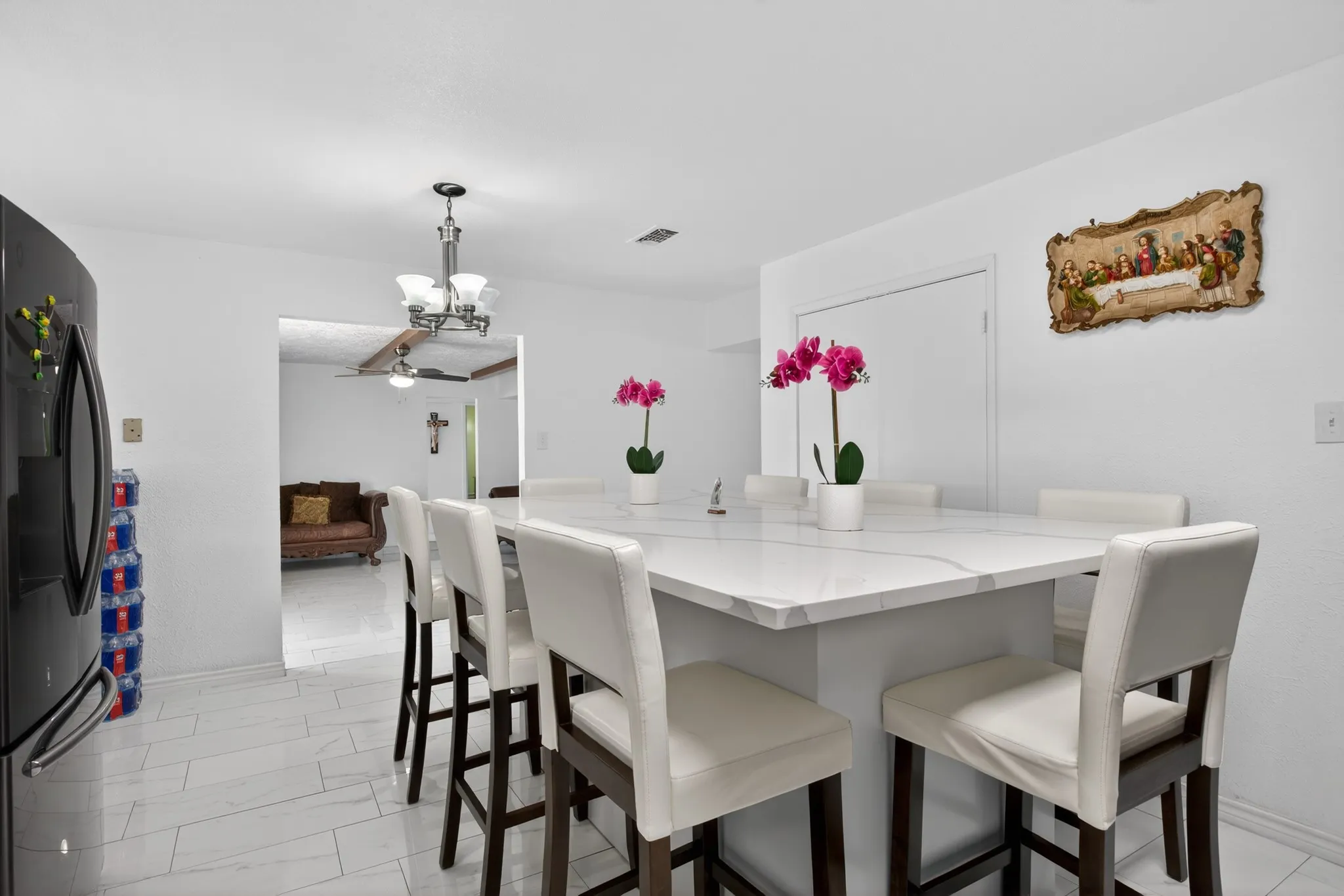 Single Family Residence For Sale in Denton County , 10569 Range Road, Justin, Texas 76247, 4 Bedroom, 3 Bathroom, Garage spaces, 2,444 Sqft, built in 1975, Preowned, mls#21134596, Real Estate Agent in Justin, Homes For Sale in Denton county, Homes For Sale in Justin, Realtor in Justin Texas, Real Estate Brokerage Independent Realty Texas, Luminita Cordes Realtor