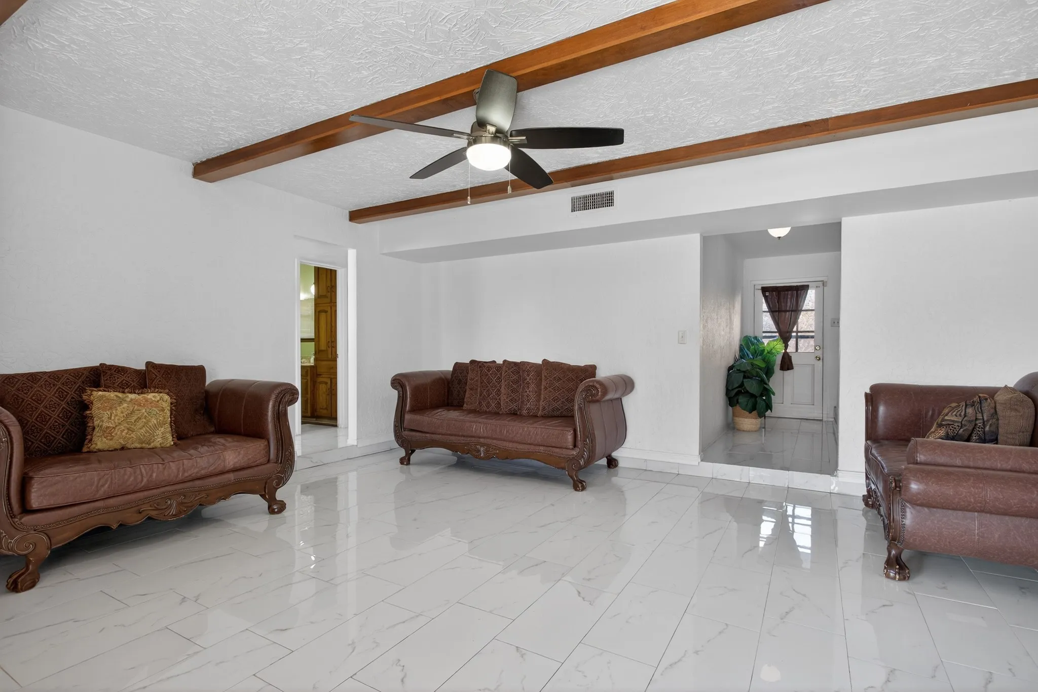 Single Family Residence For Sale in Denton County , 10569 Range Road, Justin, Texas 76247, 4 Bedroom, 3 Bathroom, Garage spaces, 2,444 Sqft, built in 1975, Preowned, mls#21134596, Real Estate Agent in Justin, Homes For Sale in Denton county, Homes For Sale in Justin, Realtor in Justin Texas, Real Estate Brokerage Independent Realty Texas, Luminita Cordes Realtor